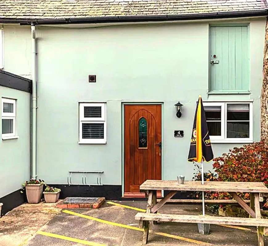 Curly Tail Accommodation