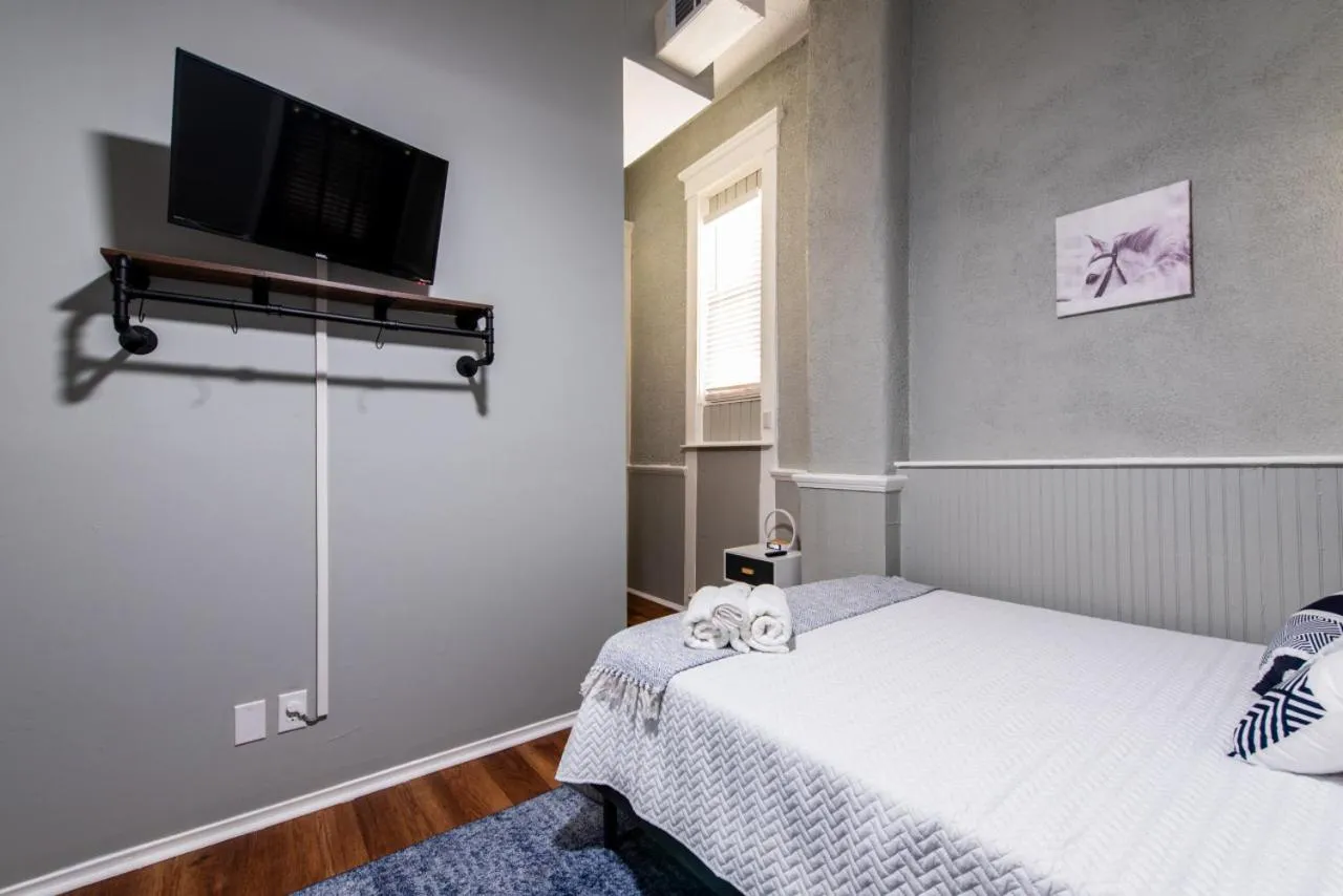 Bed in Suite near downtown Louisville, KY - Suite IV