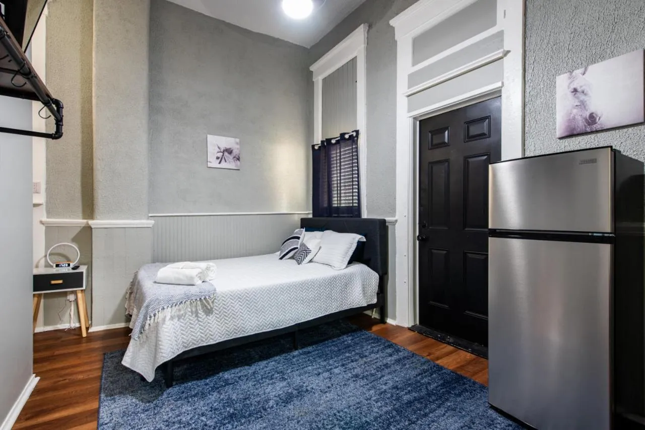 Bed in Suite near downtown Louisville, KY - Suite IV