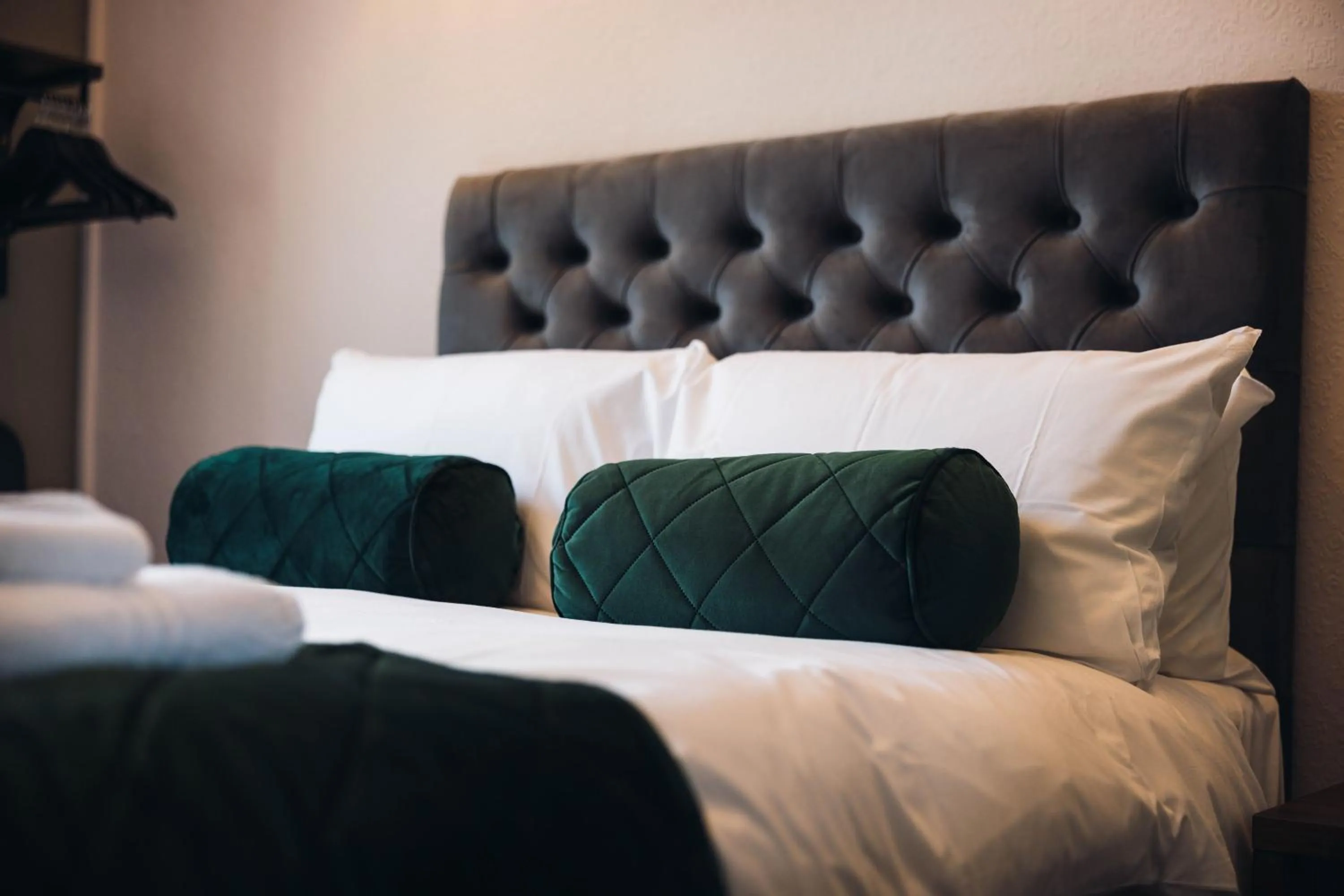 Bedroom, Bed in Gaskell Arms