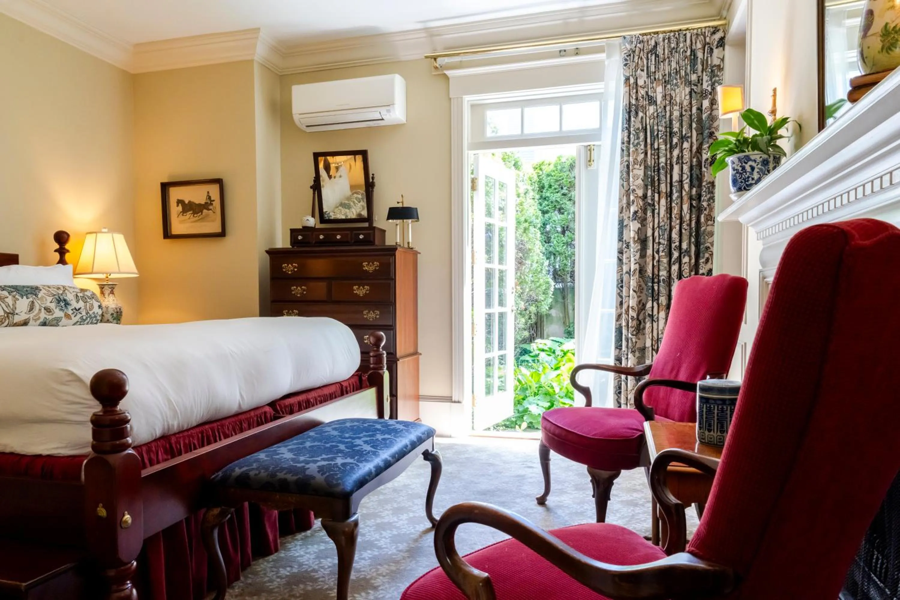 Patio in Francis Malbone House