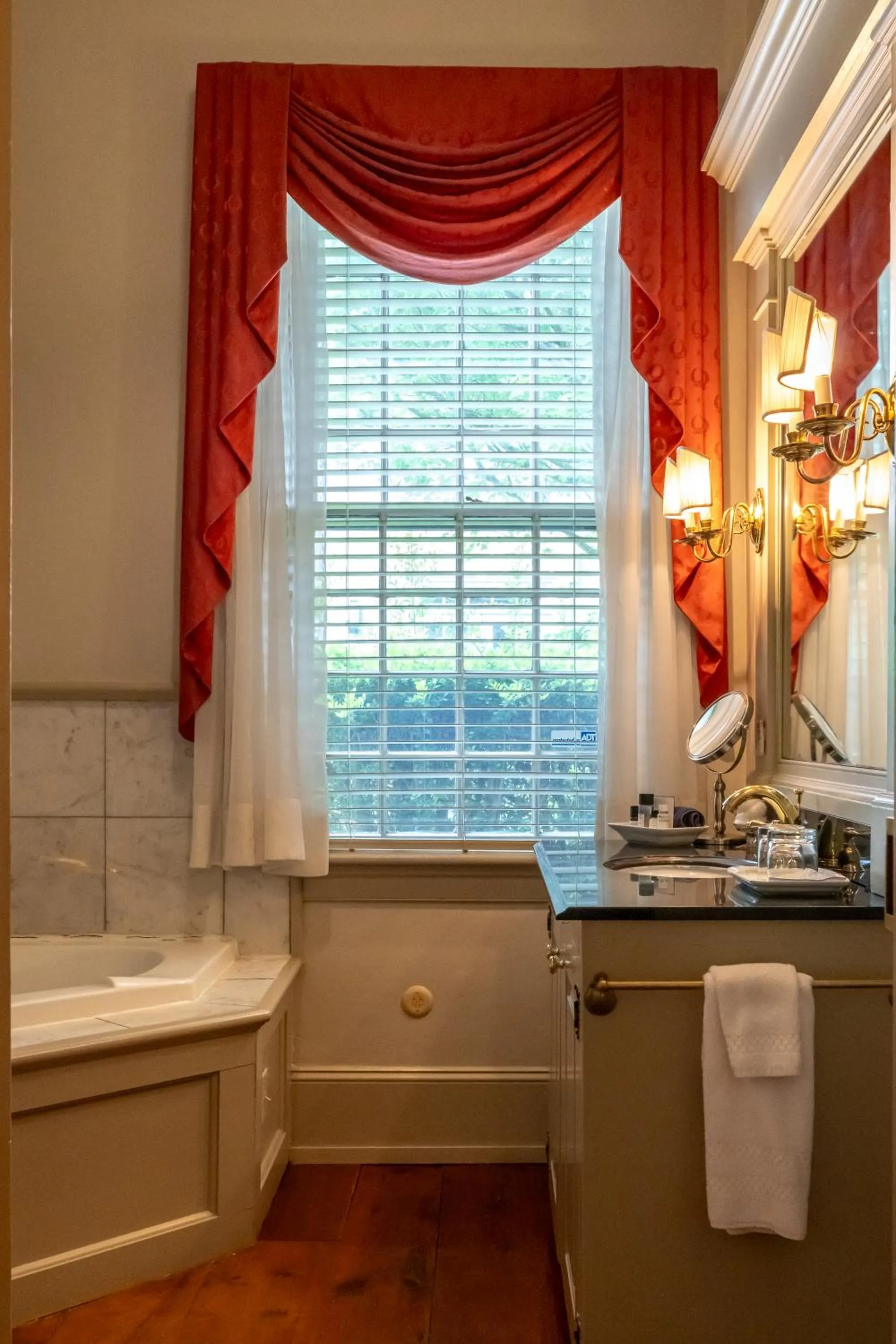 Bathroom in Francis Malbone House