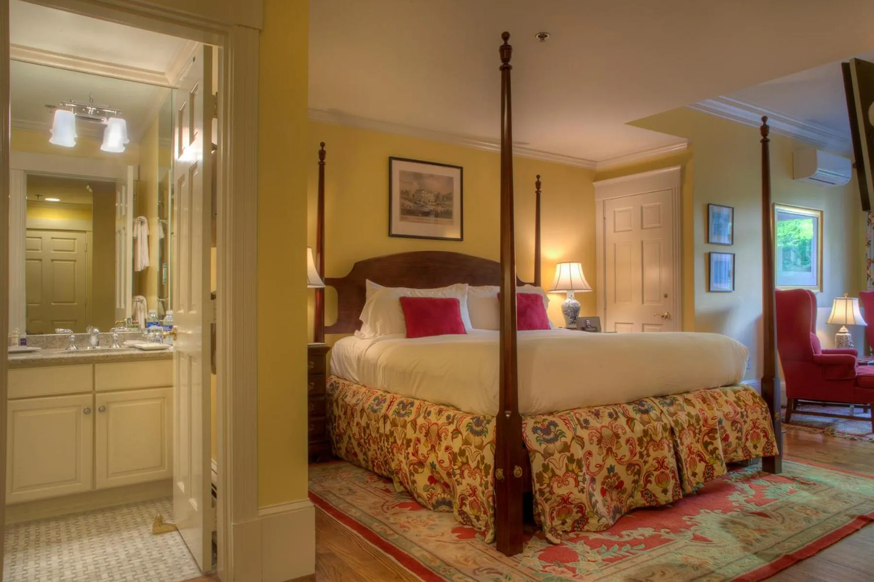 Bathroom, Bed in Francis Malbone House
