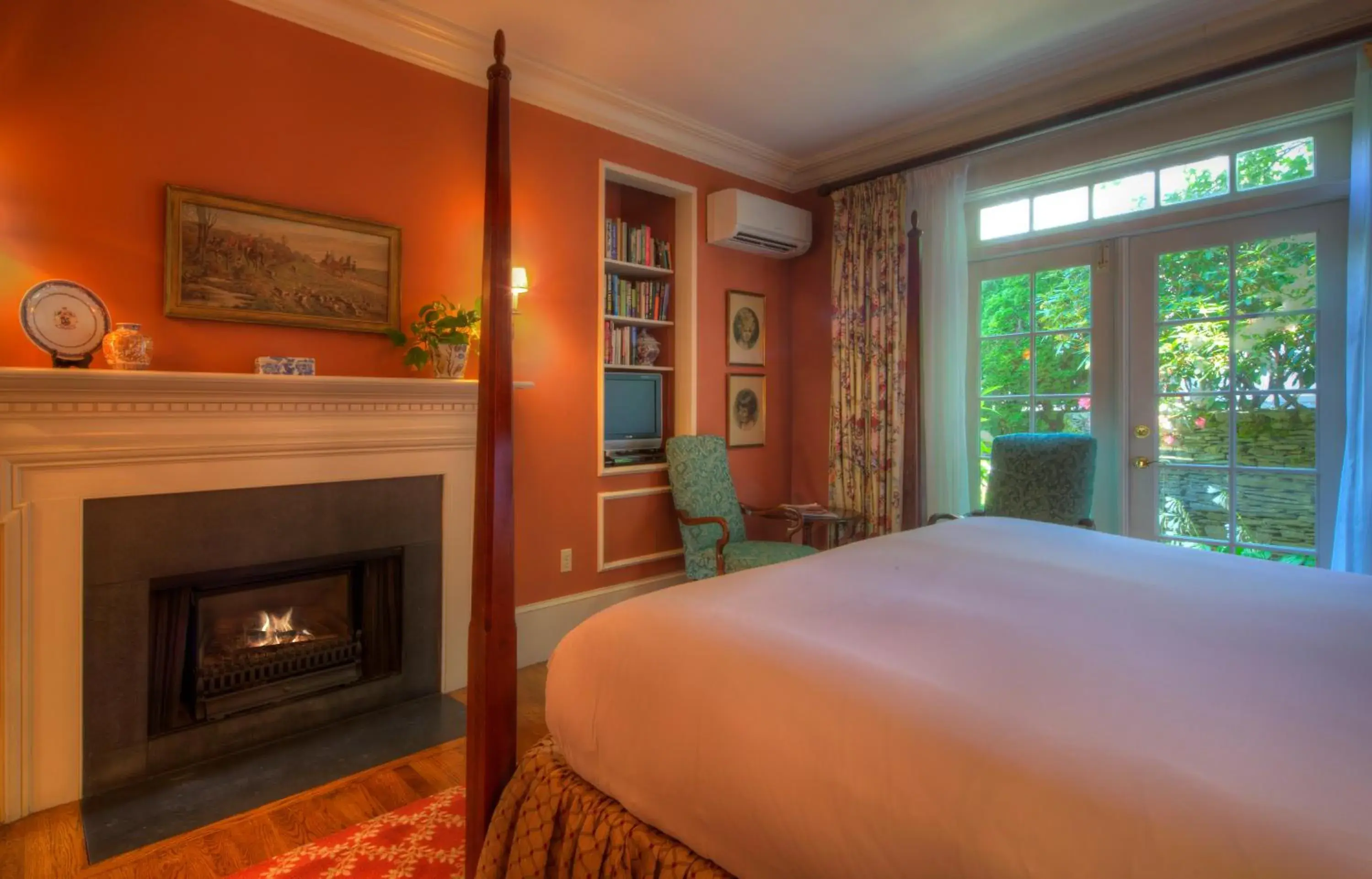 Superior King Room in Francis Malbone House Superior King Room in Francis Malbone House