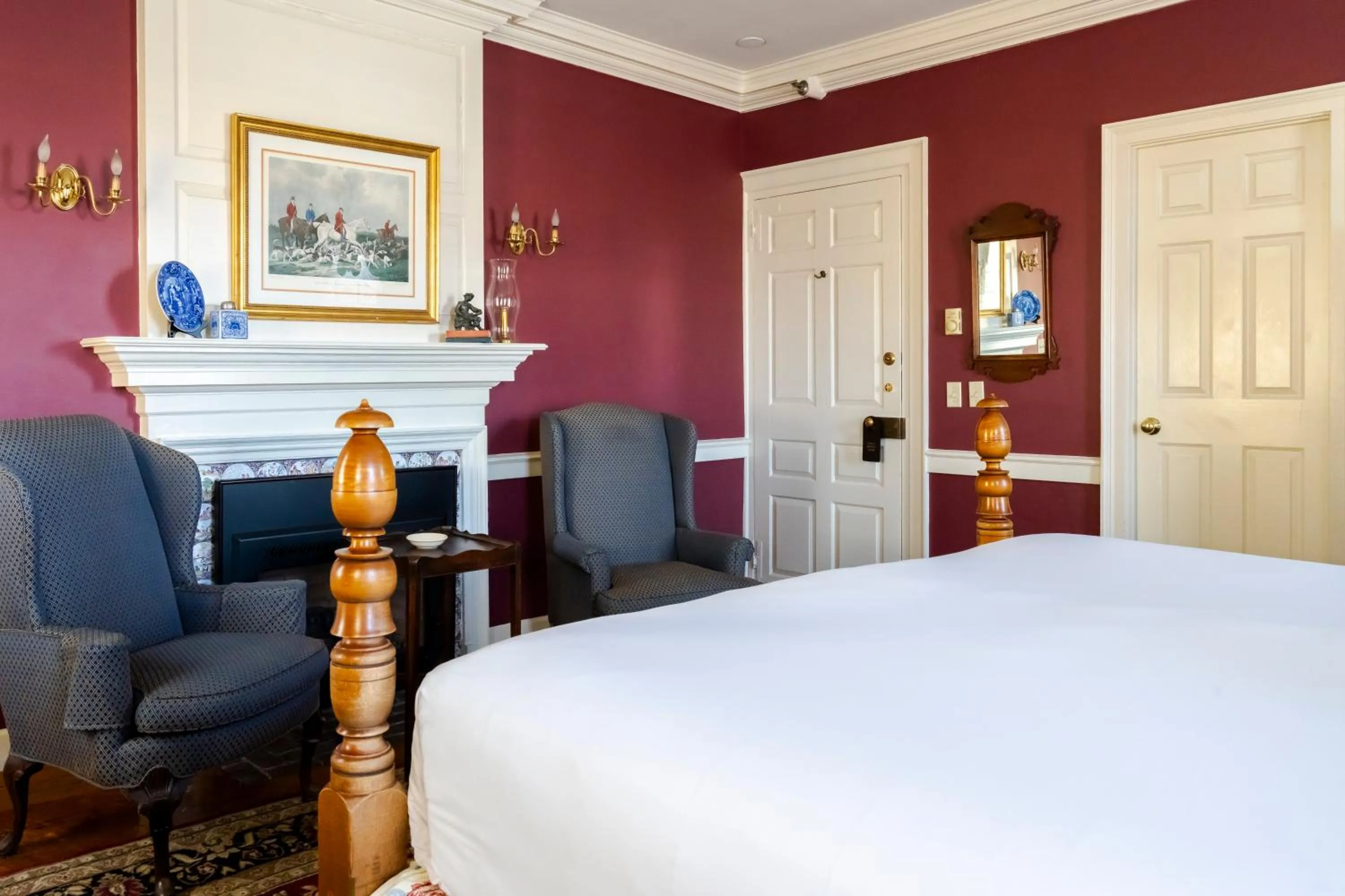Seating area, Bed in Francis Malbone House