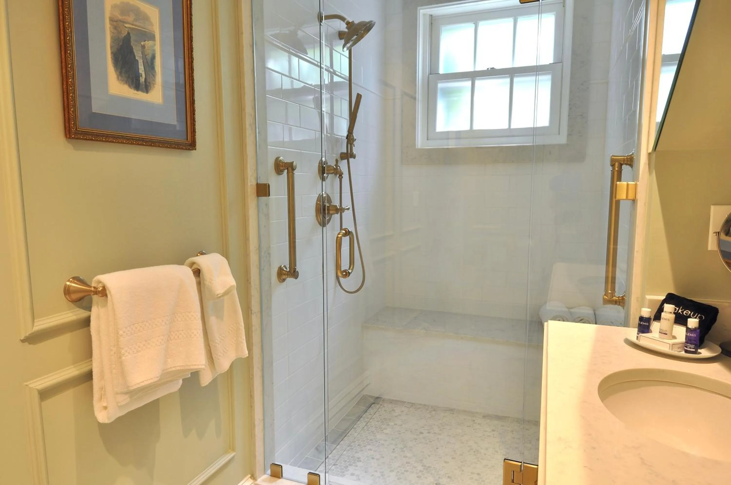 Bathroom in Francis Malbone House