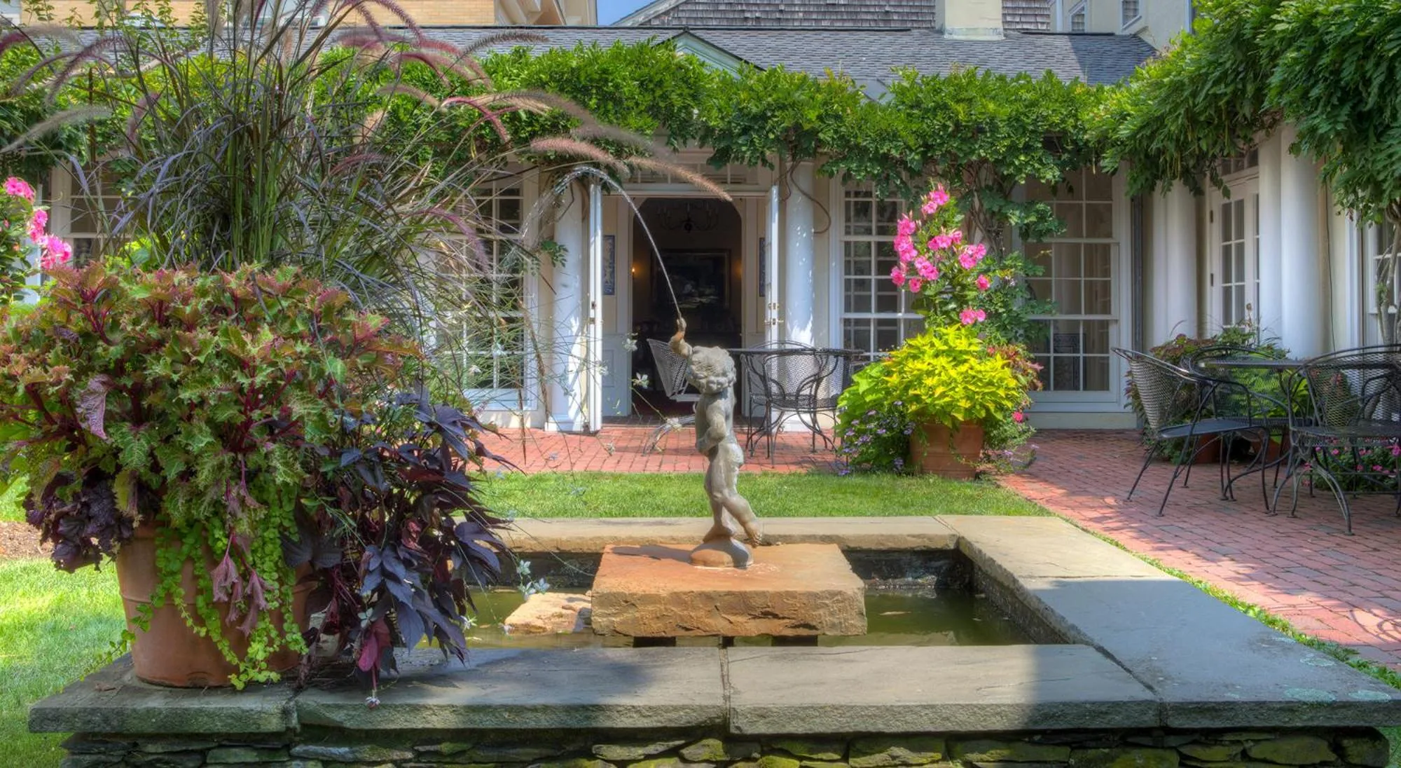 Garden in Francis Malbone House