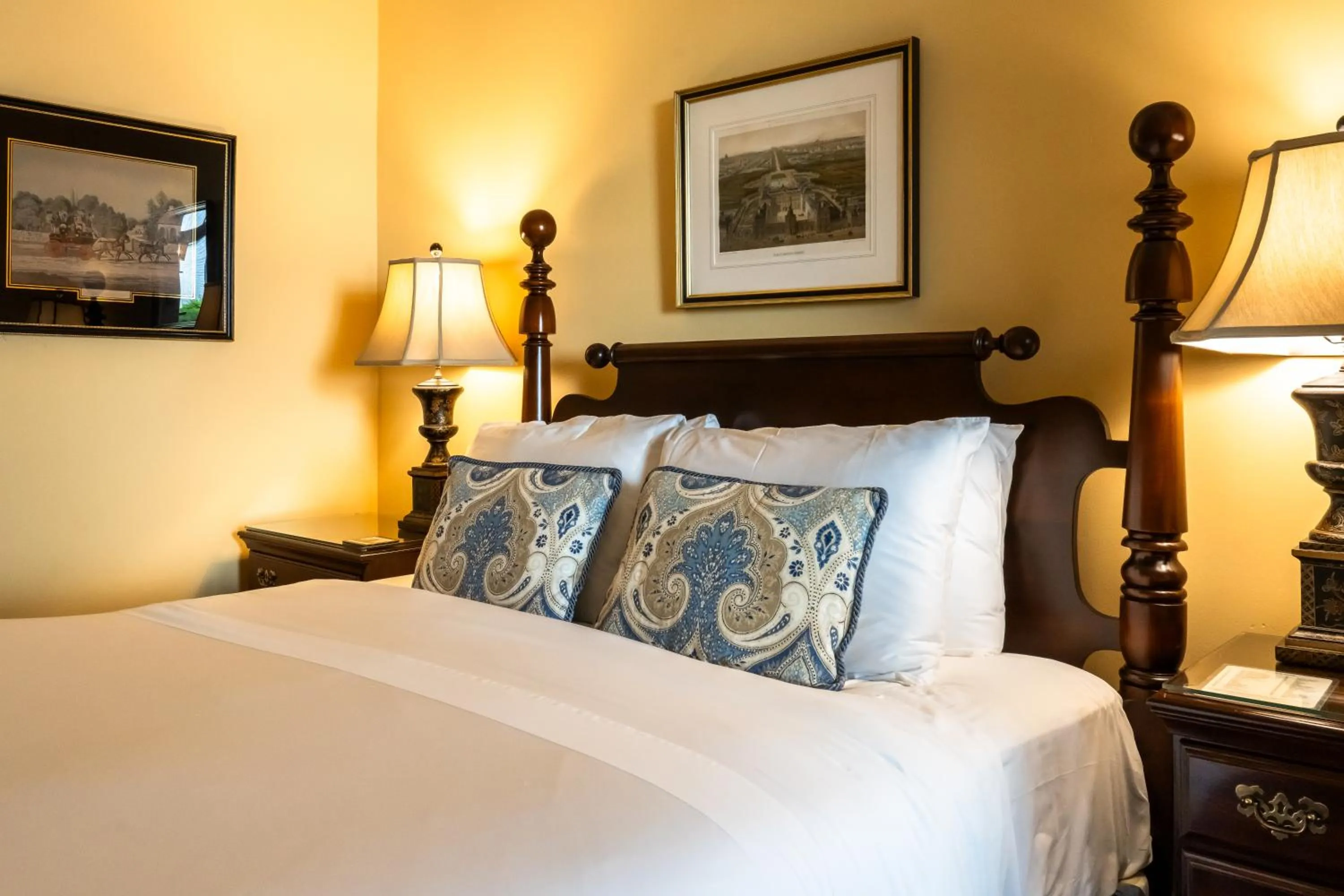 Bed in Francis Malbone House