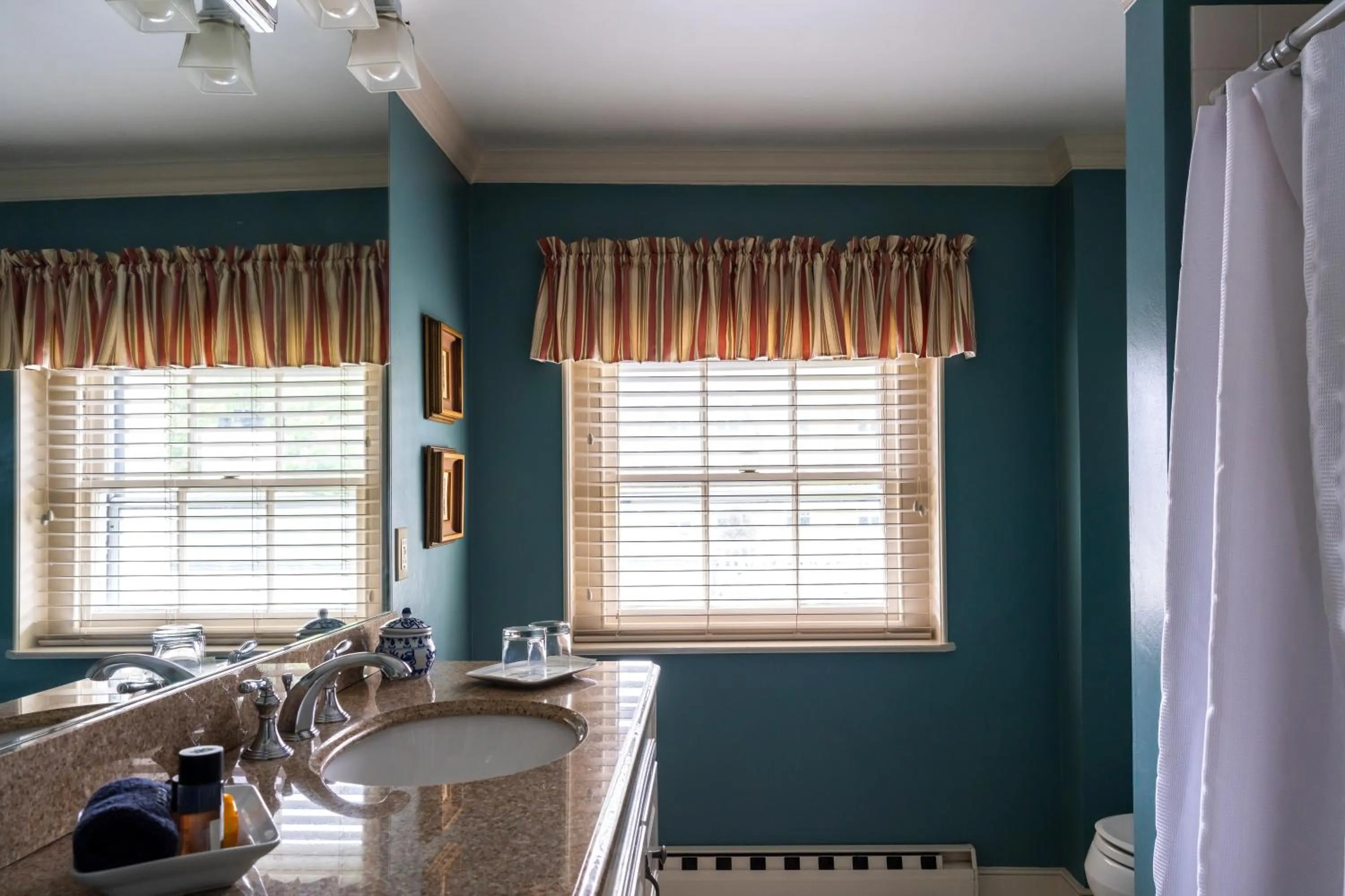 Bathroom in Francis Malbone House