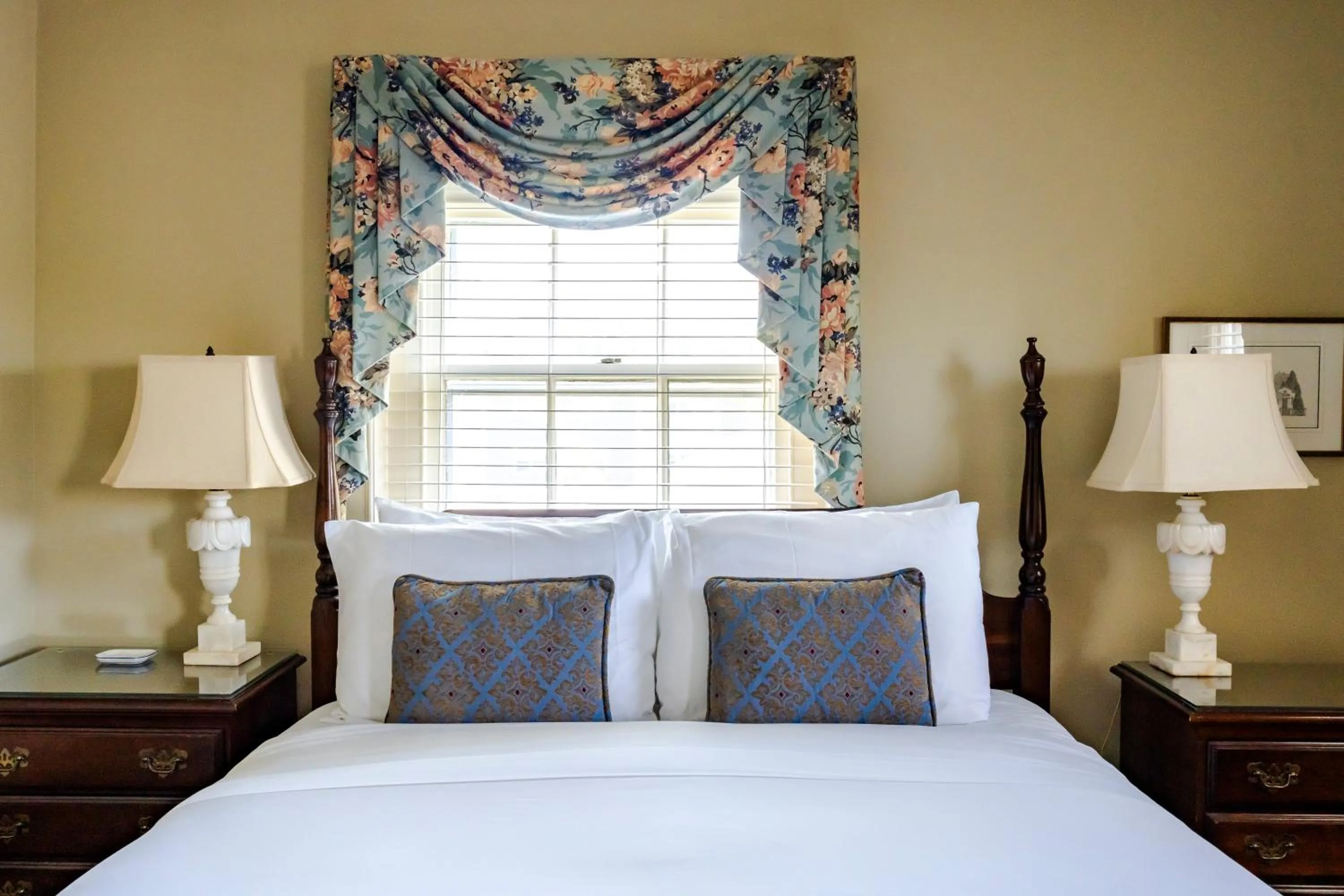 Bed in Francis Malbone House