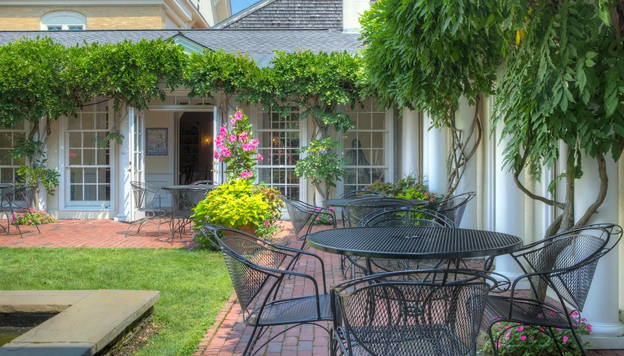 Patio in Francis Malbone House