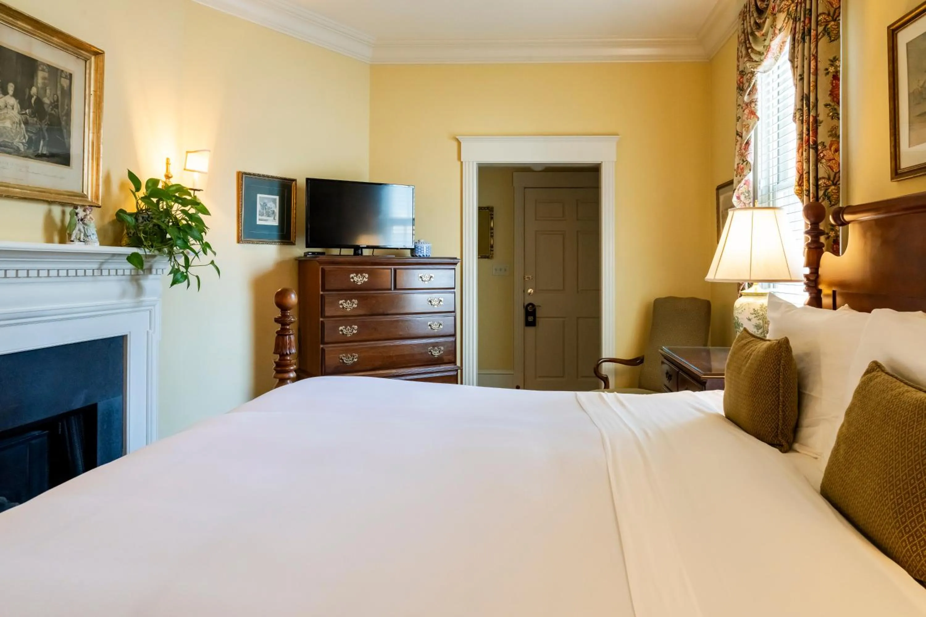 Bedroom, Bed in Francis Malbone House