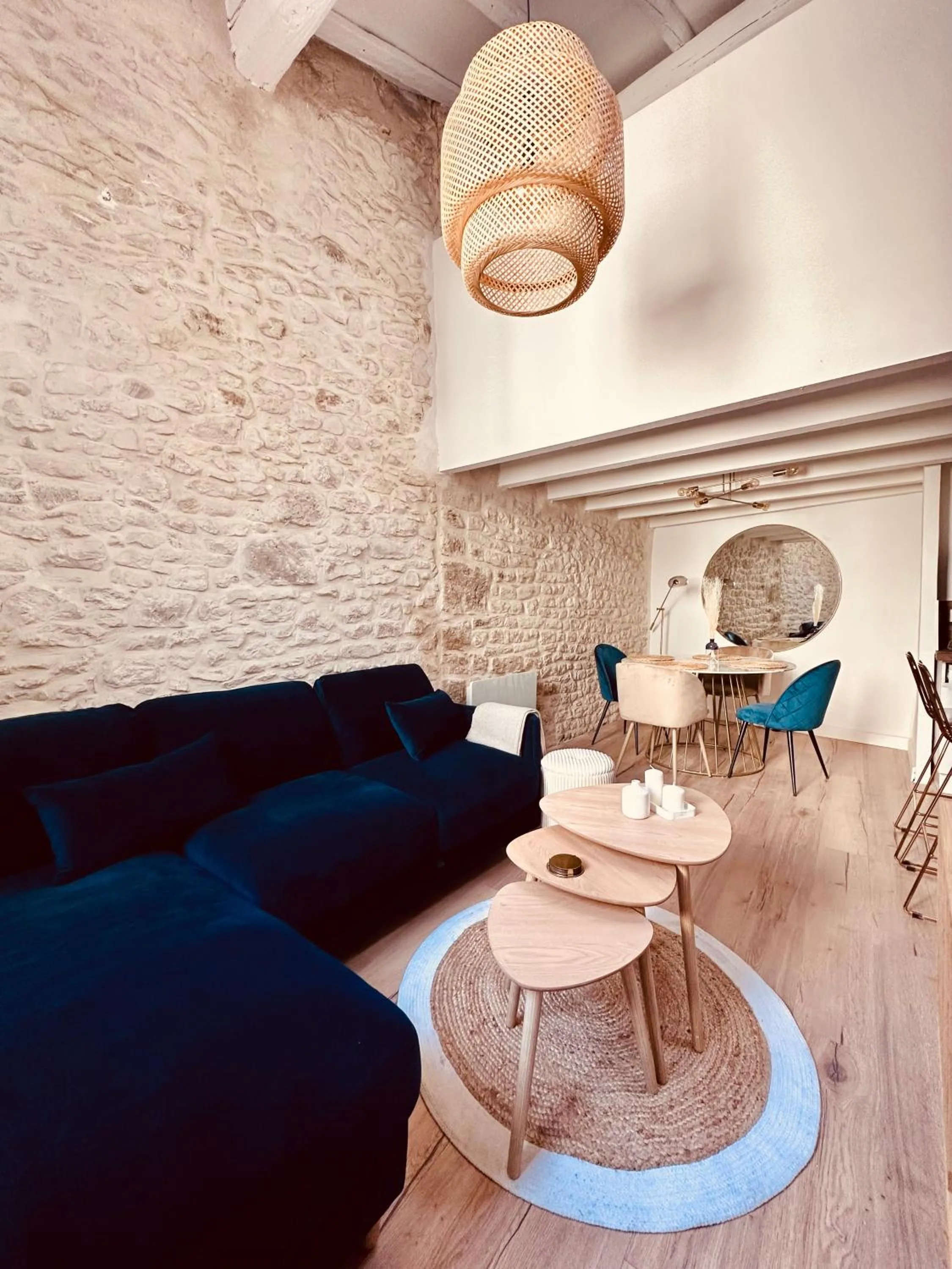 Living room in Duplex à 2 min des arènes et de la maison carrée