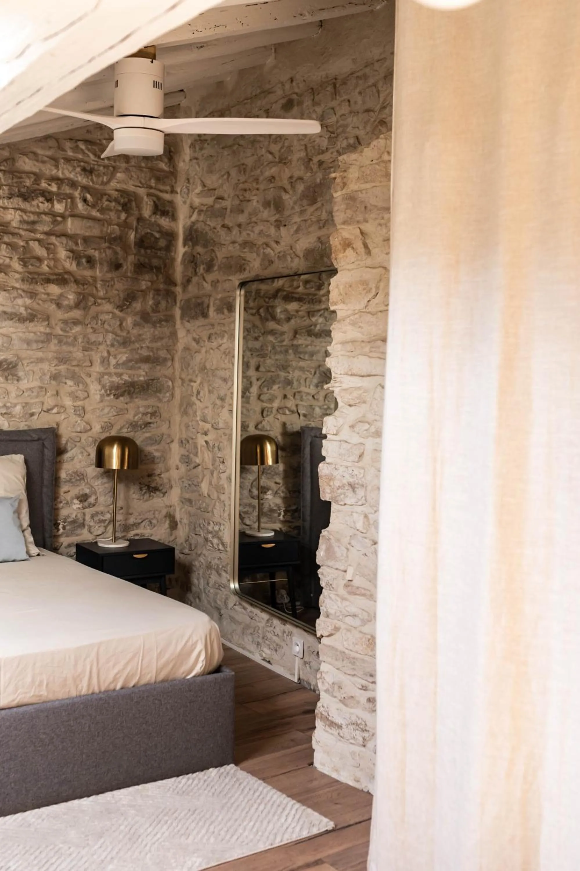 Bed in Duplex à 2 min des arènes et de la maison carrée