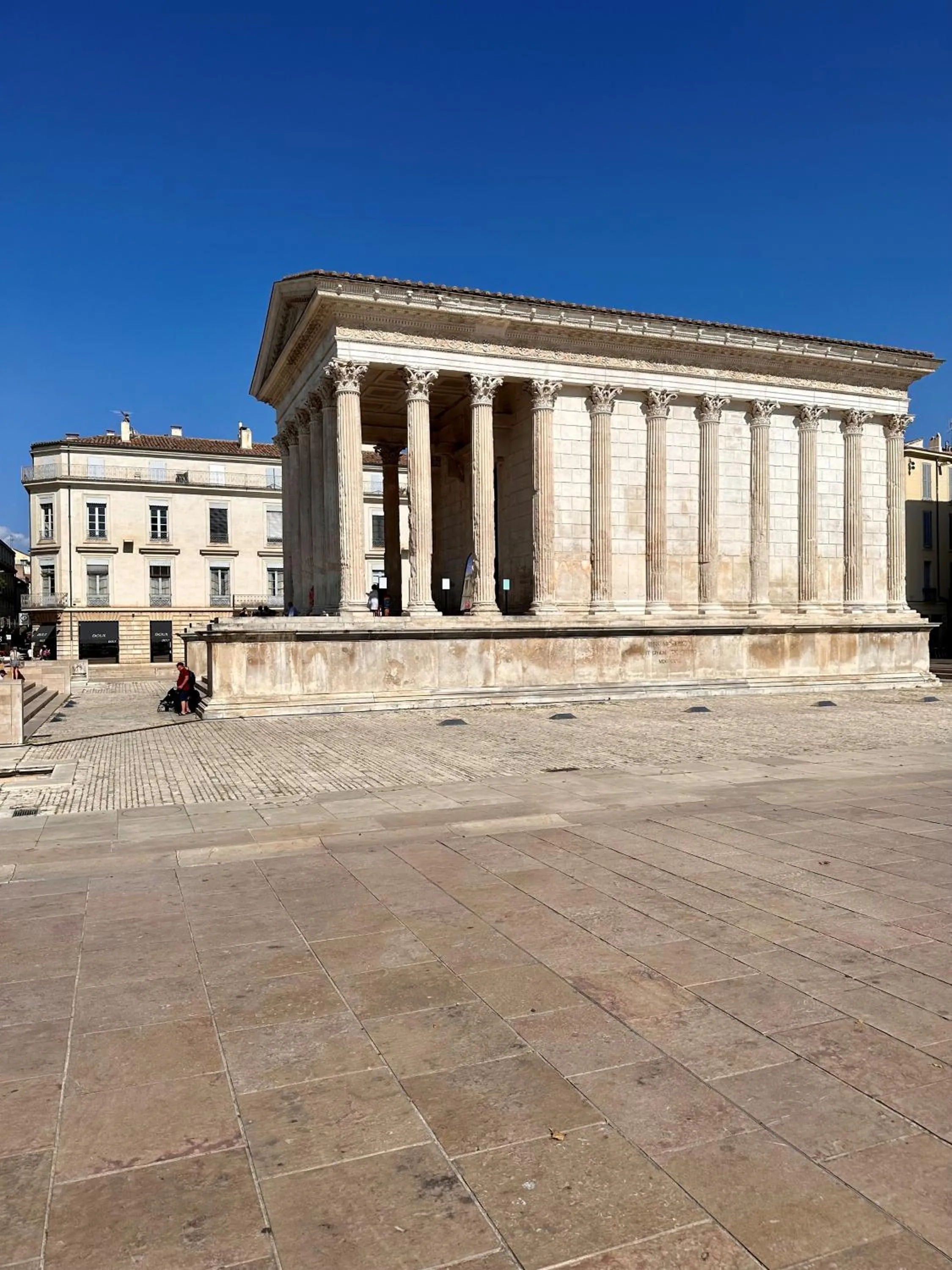 Duplex à 2 min des arènes et de la maison carrée