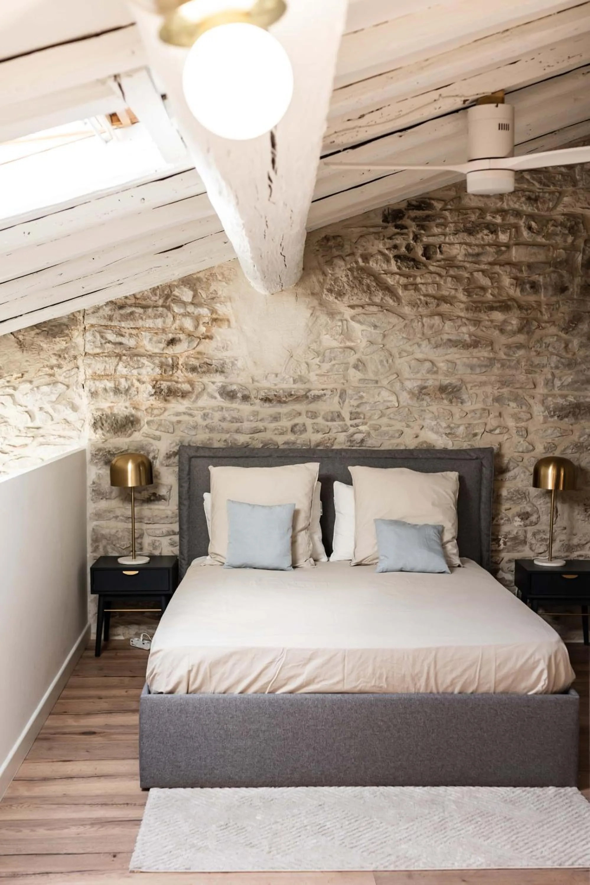 Bed in Duplex à 2 min des arènes et de la maison carrée
