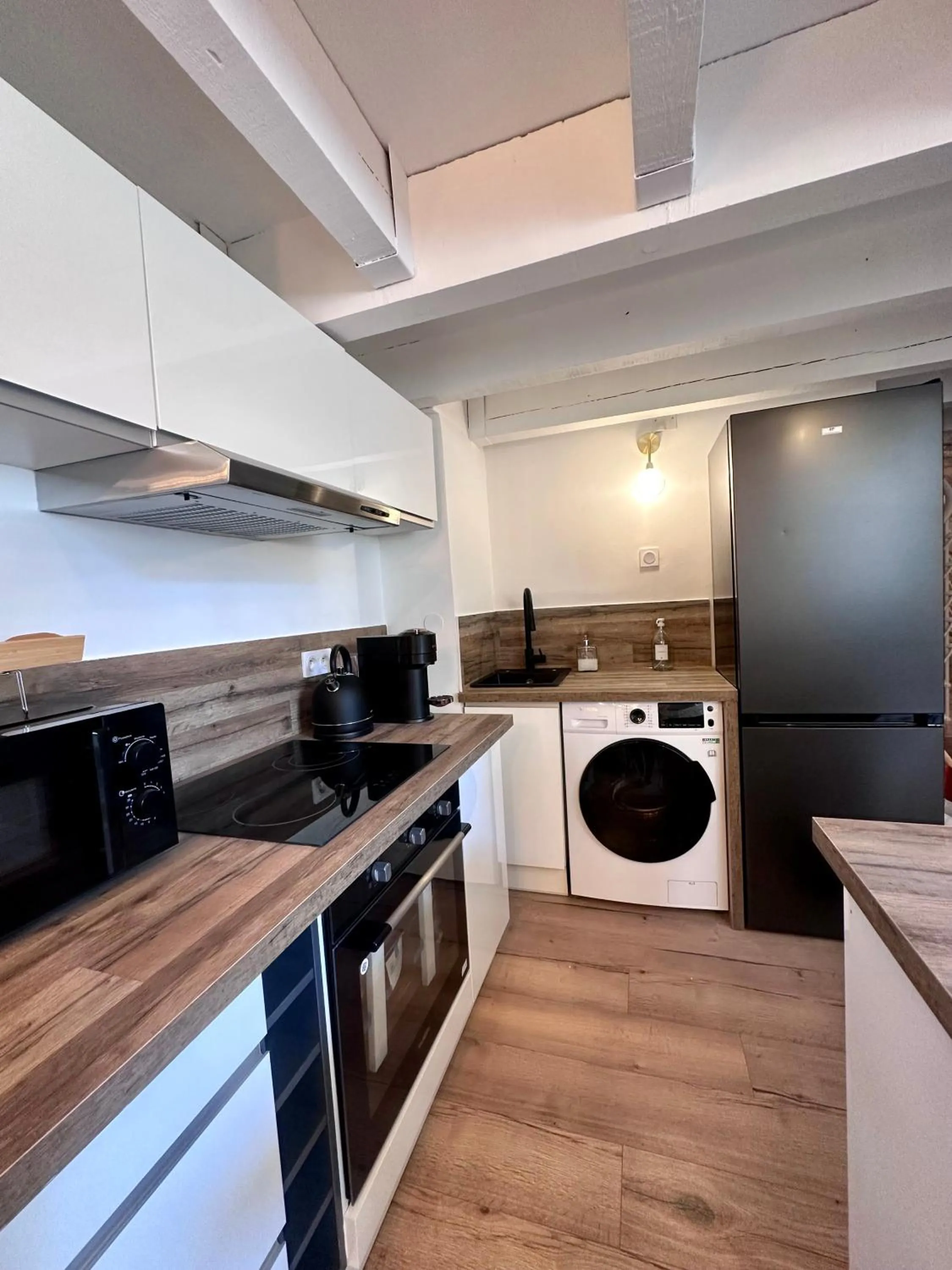 Kitchen or kitchenette in Duplex à 2 min des arènes et de la maison carrée