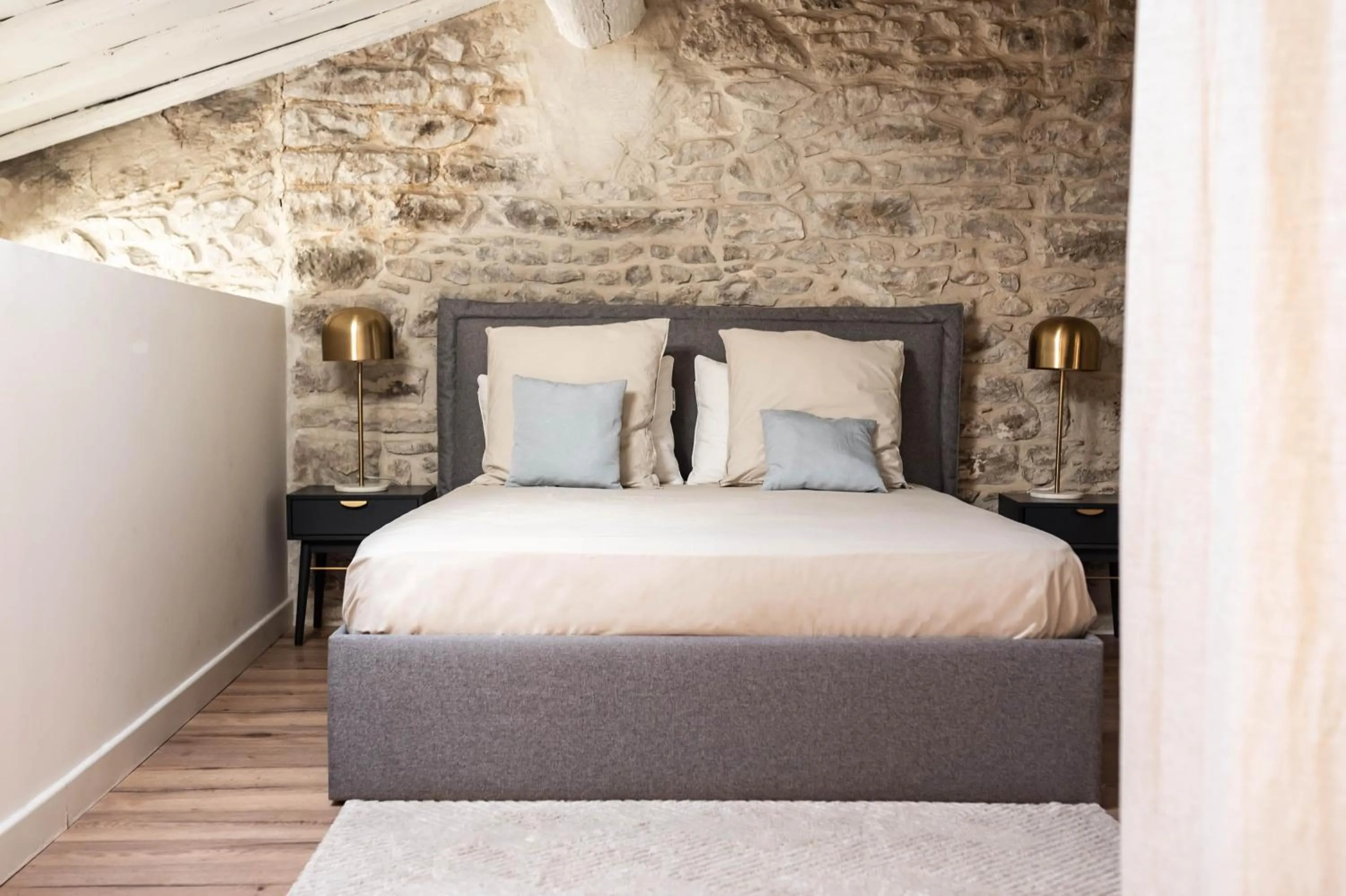 Bed in Duplex à 2 min des arènes et de la maison carrée