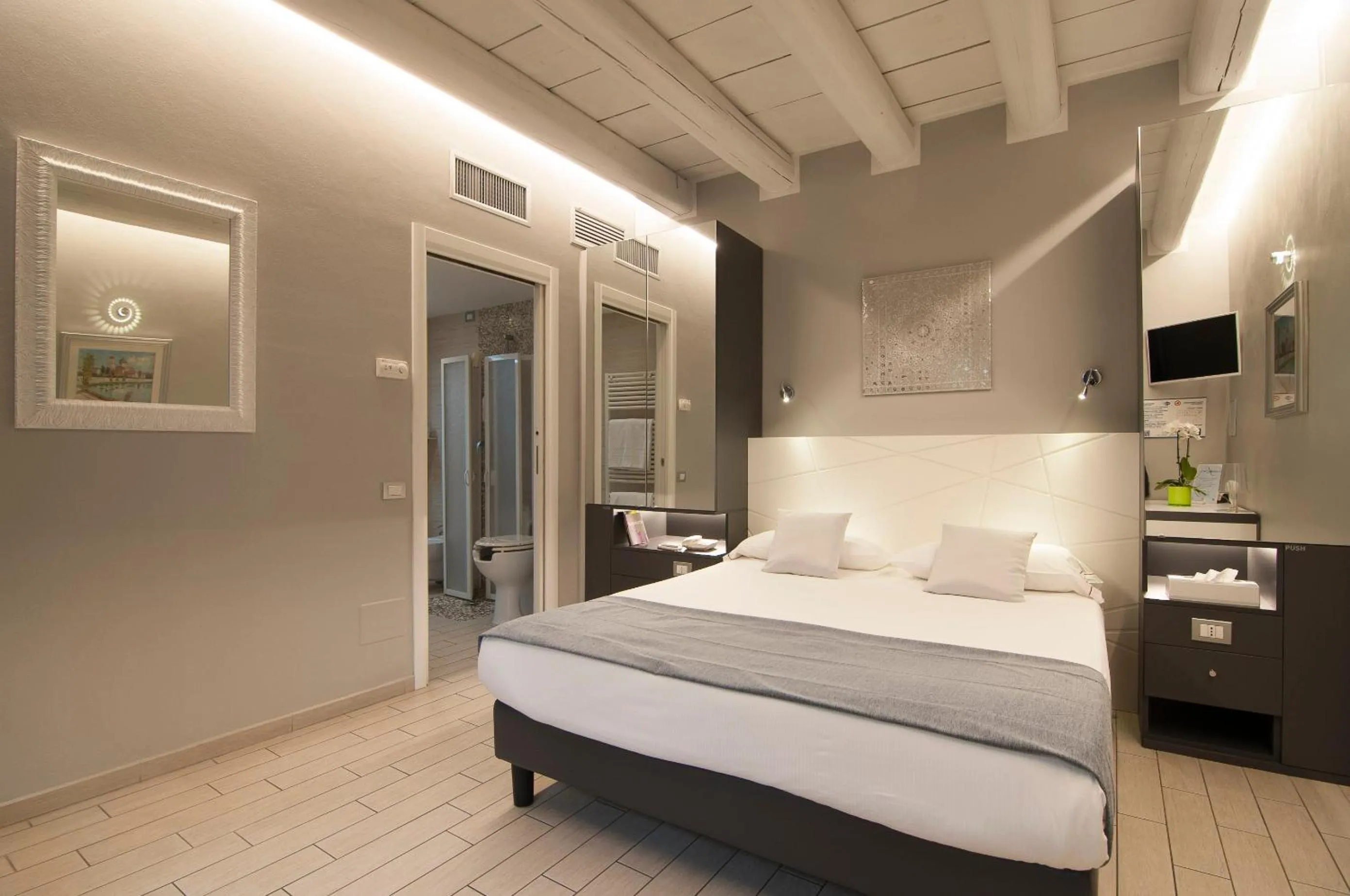 Photo of the whole room, Bed in Hotel Fontana Verona