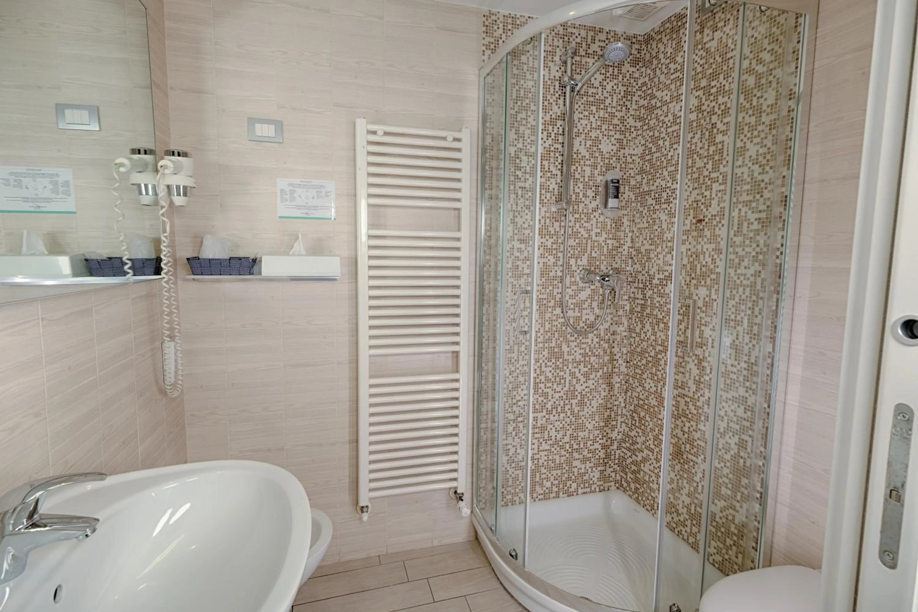 Shower in Hotel Fontana Verona