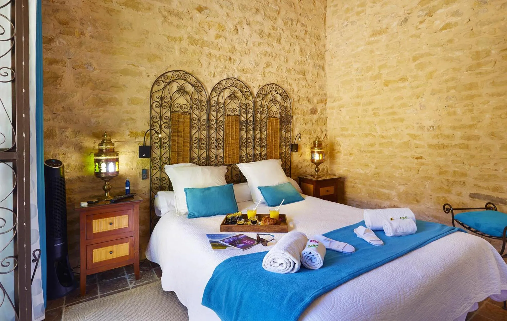 Shower, Bed in Le Clos Des Anges