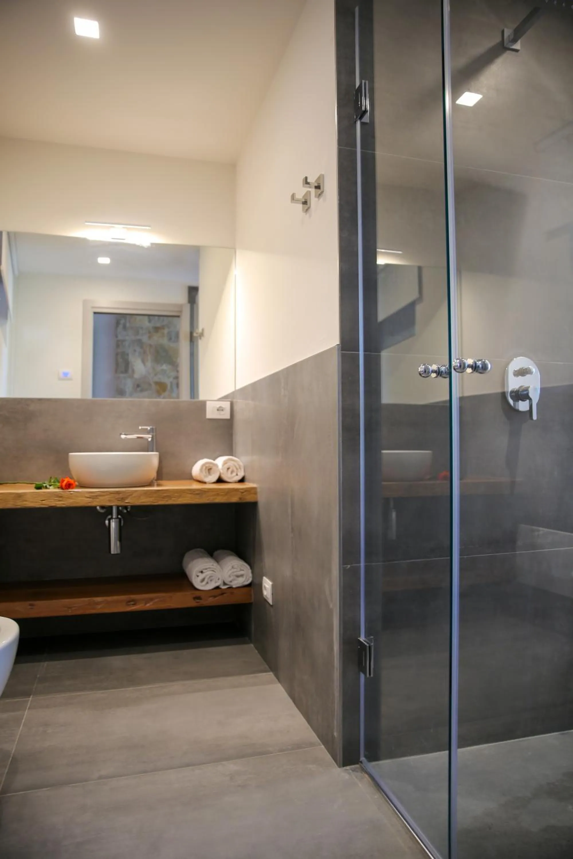 Shower in La Cipressina B&B