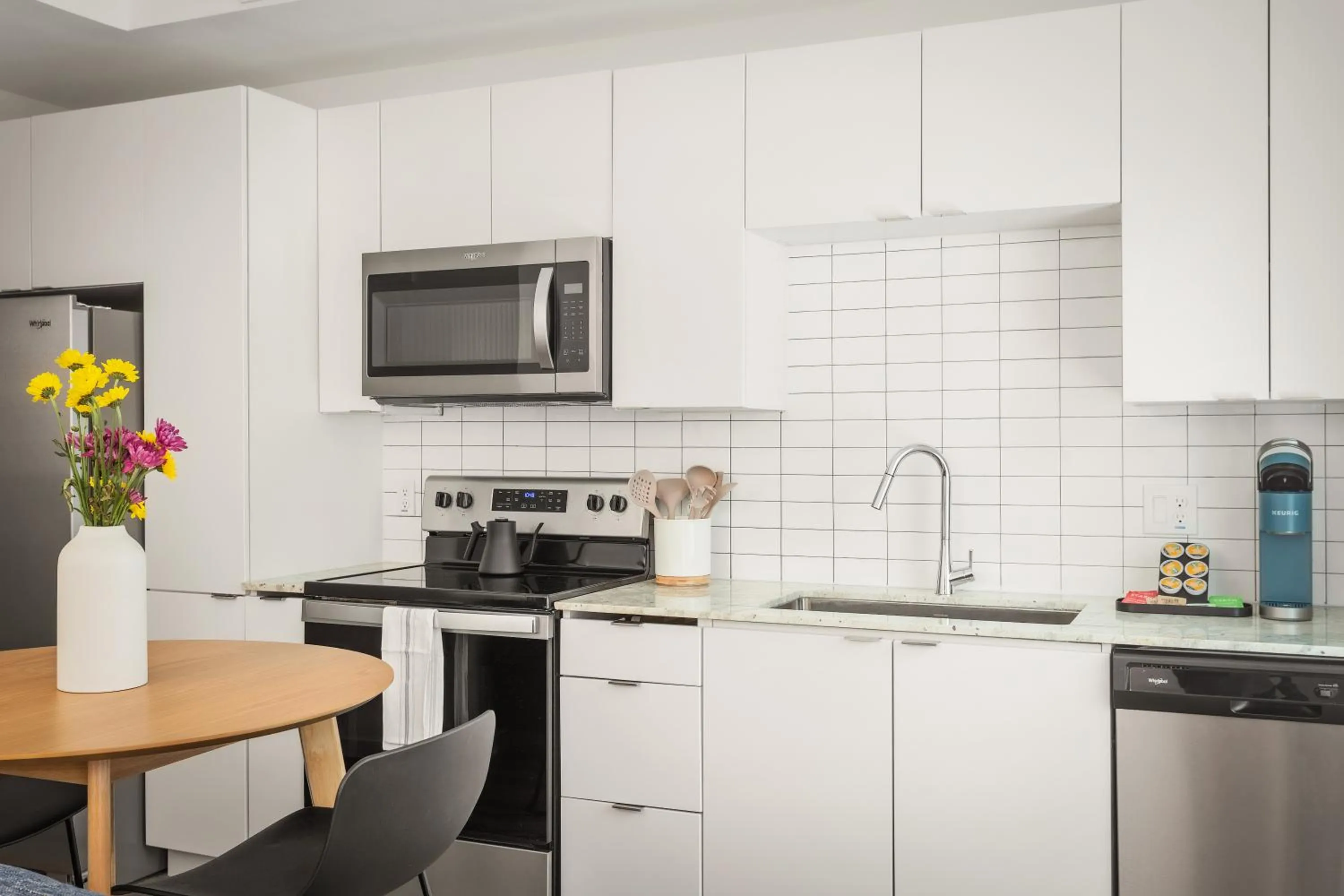 Kitchen or kitchenette in Locale Midtown Phoenix