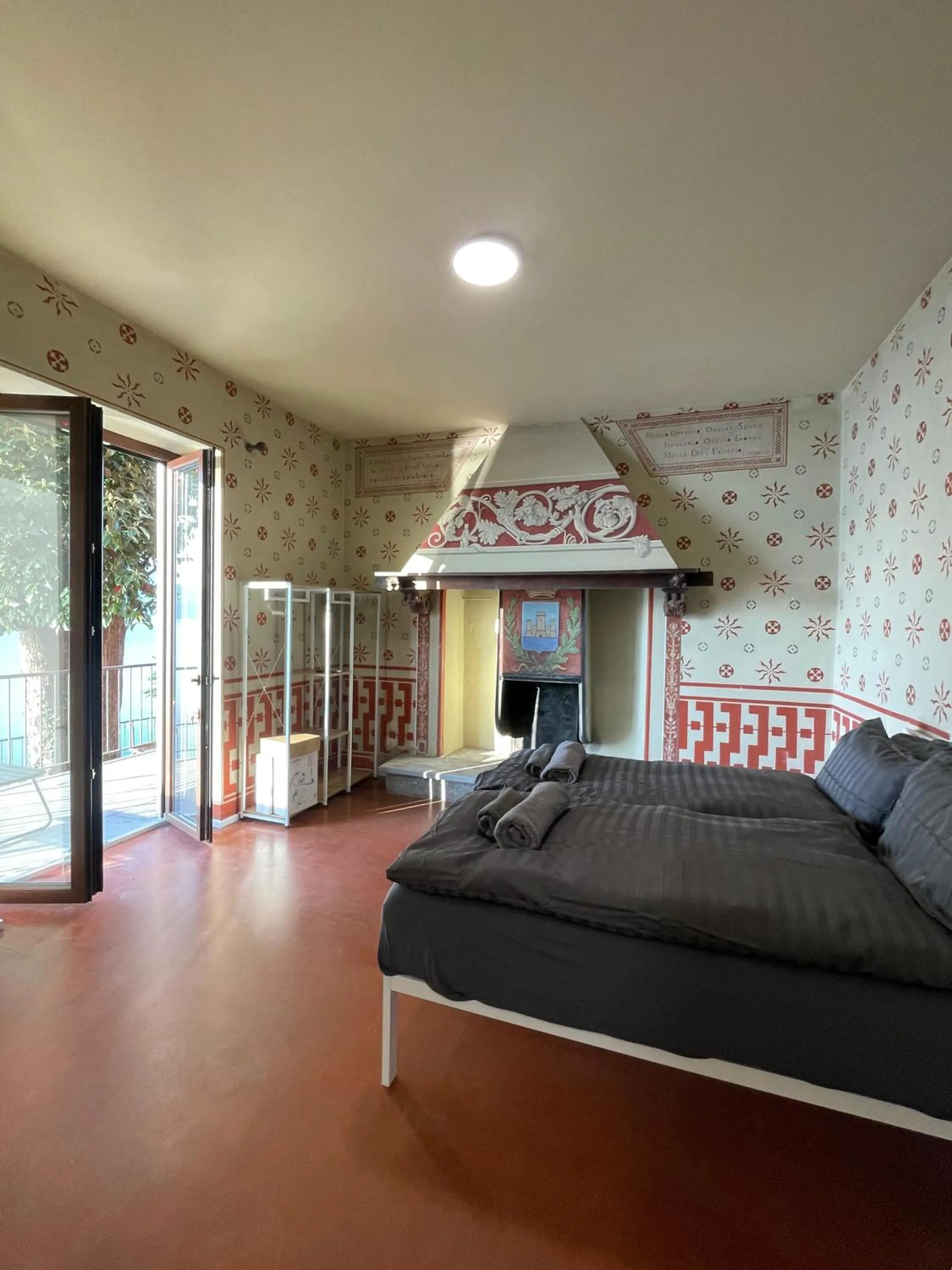 wardrobe, Bed in Villa Angelina