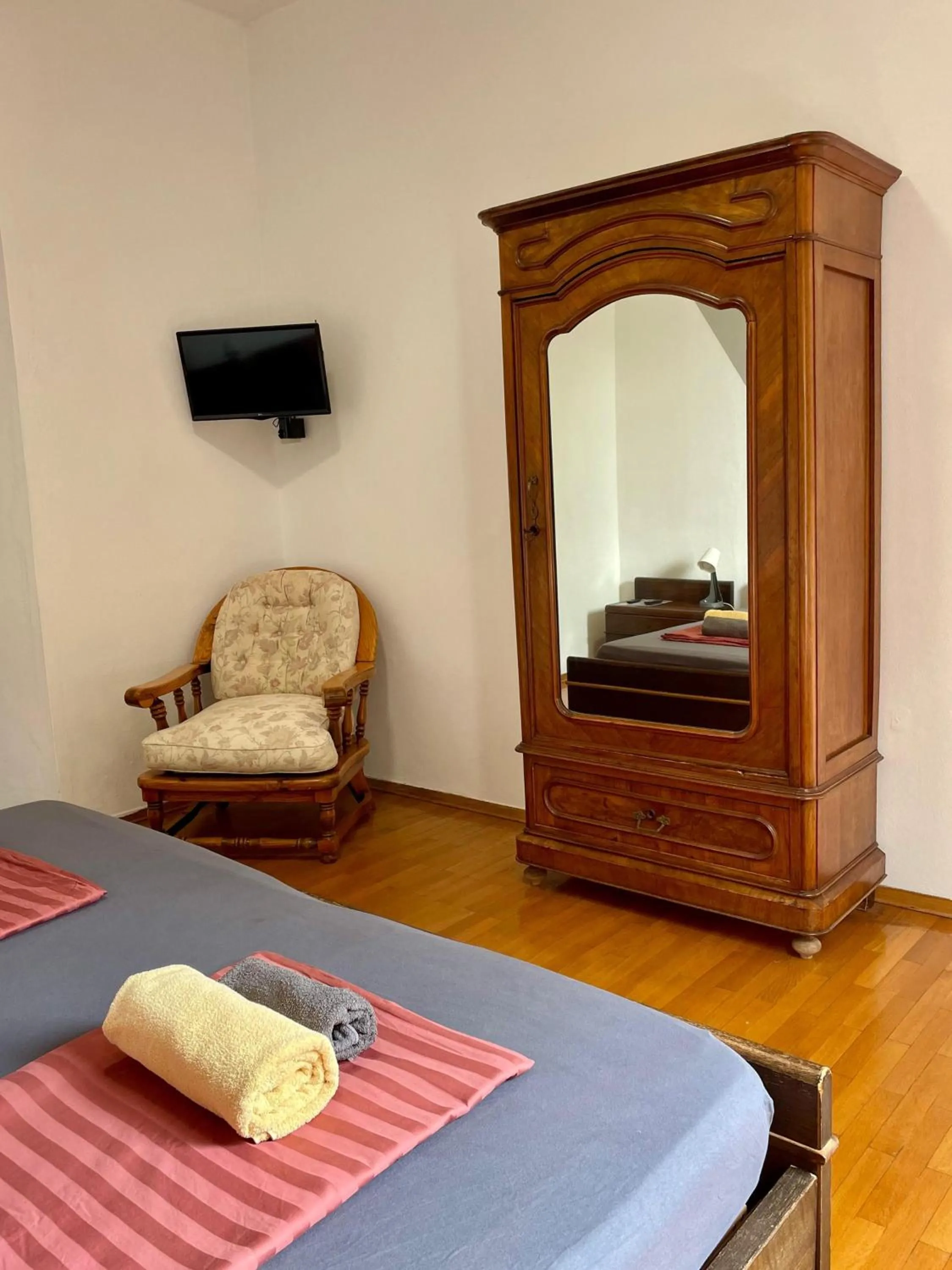 TV and multimedia, Bed in Villa Angelina