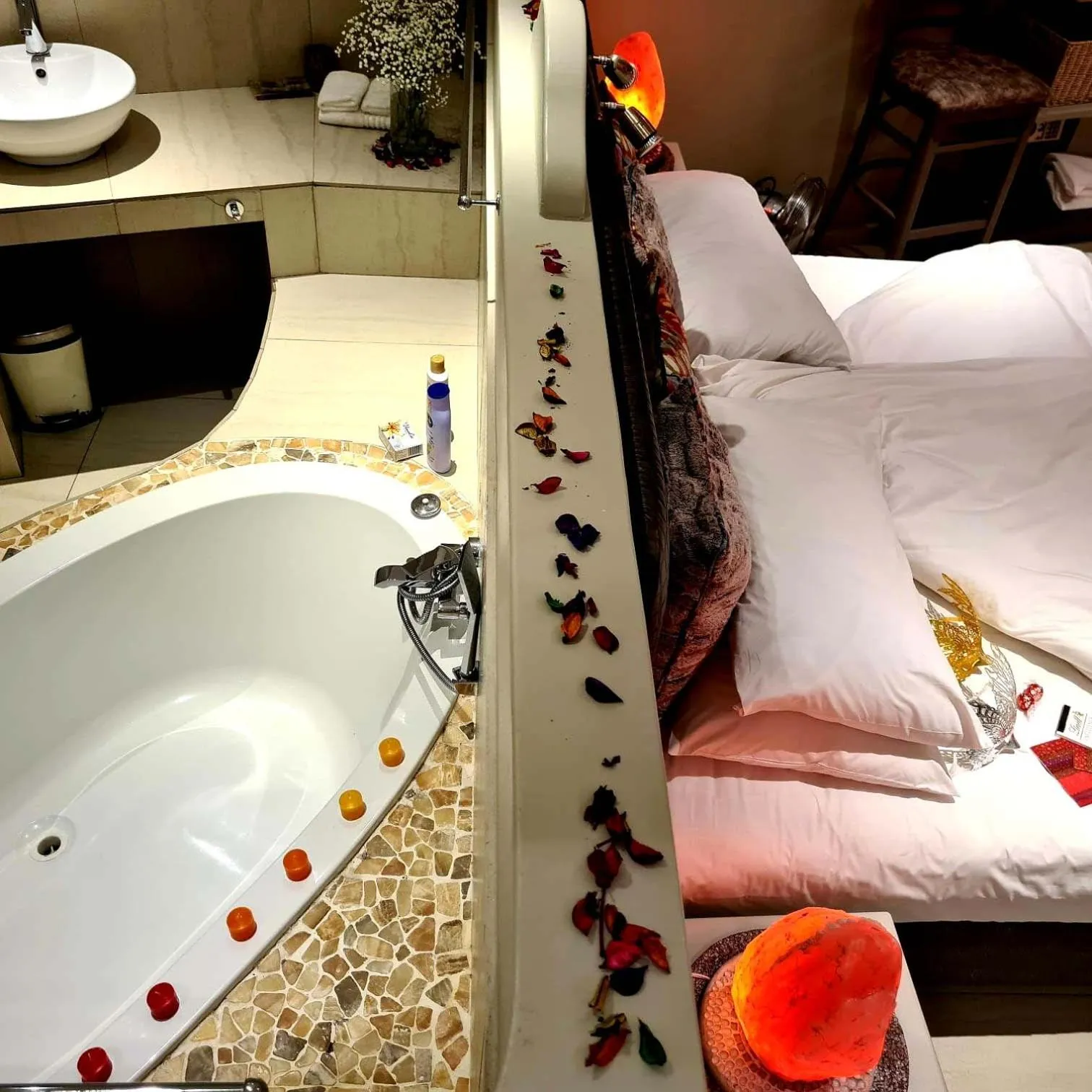 Bathroom, Bed in Crystal Lagoon Lodge