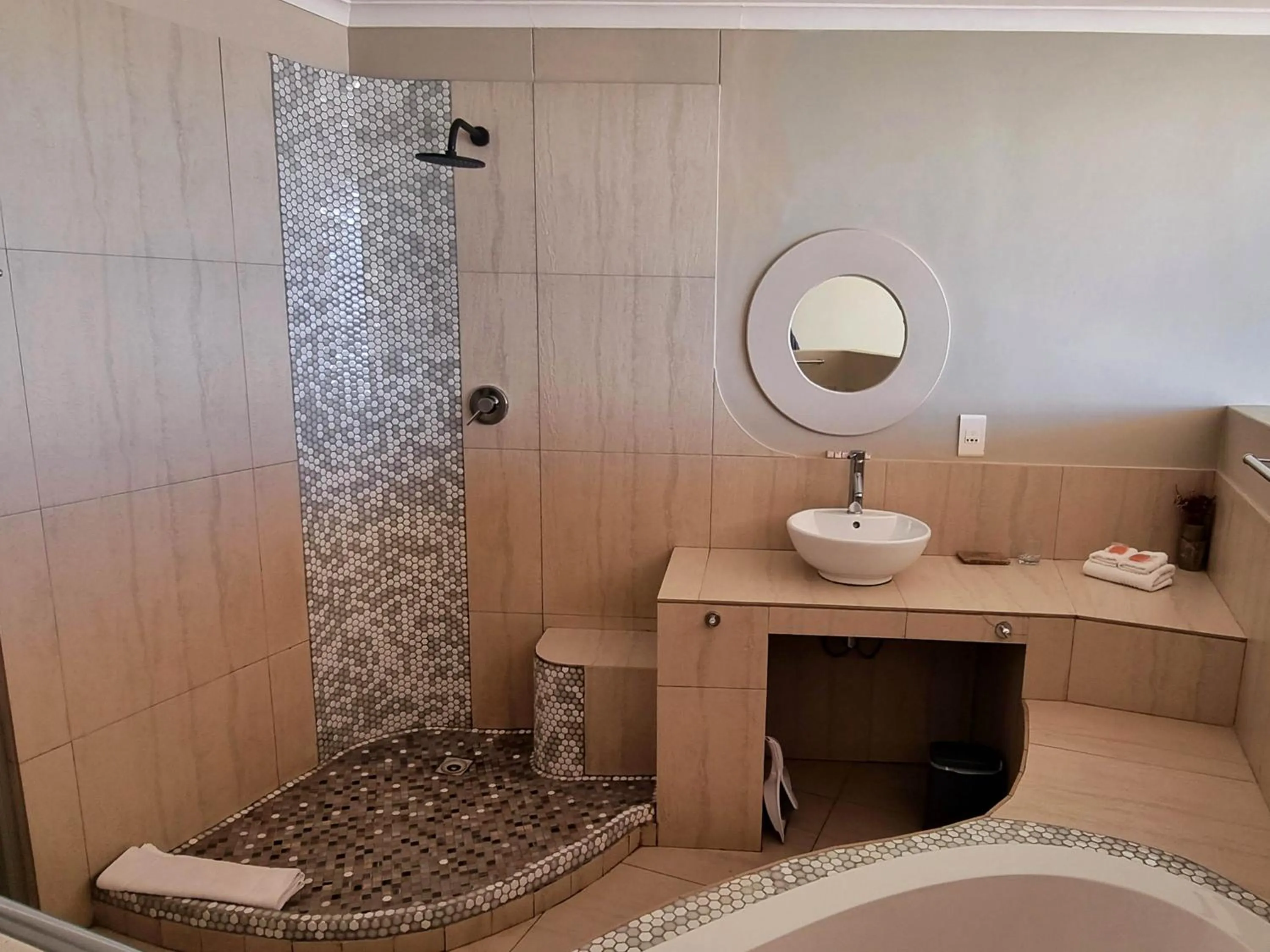 Shower in Crystal Lagoon Lodge