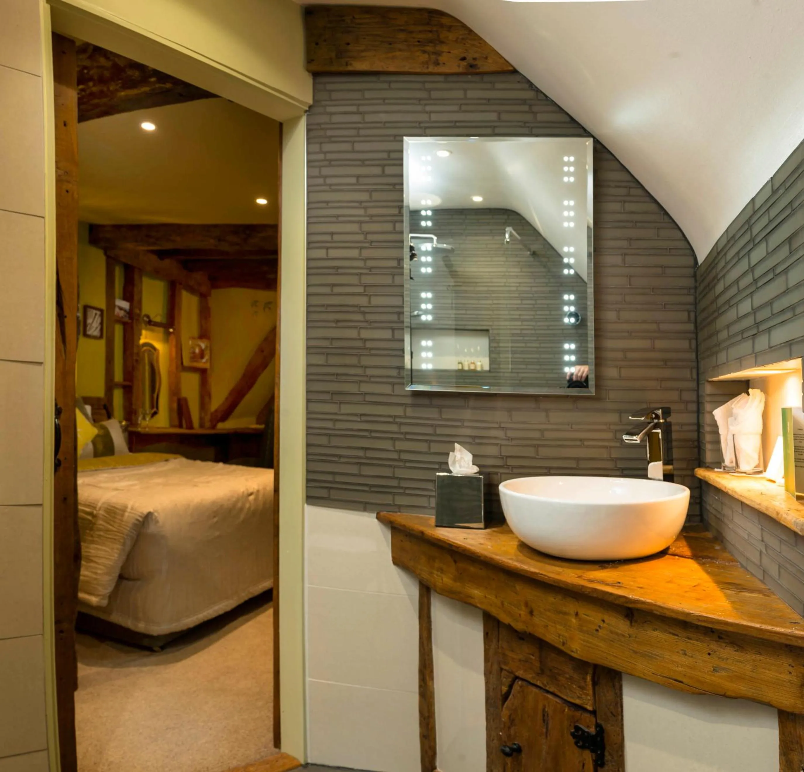 Bathroom in Hatherley Manor Hotel & Spa