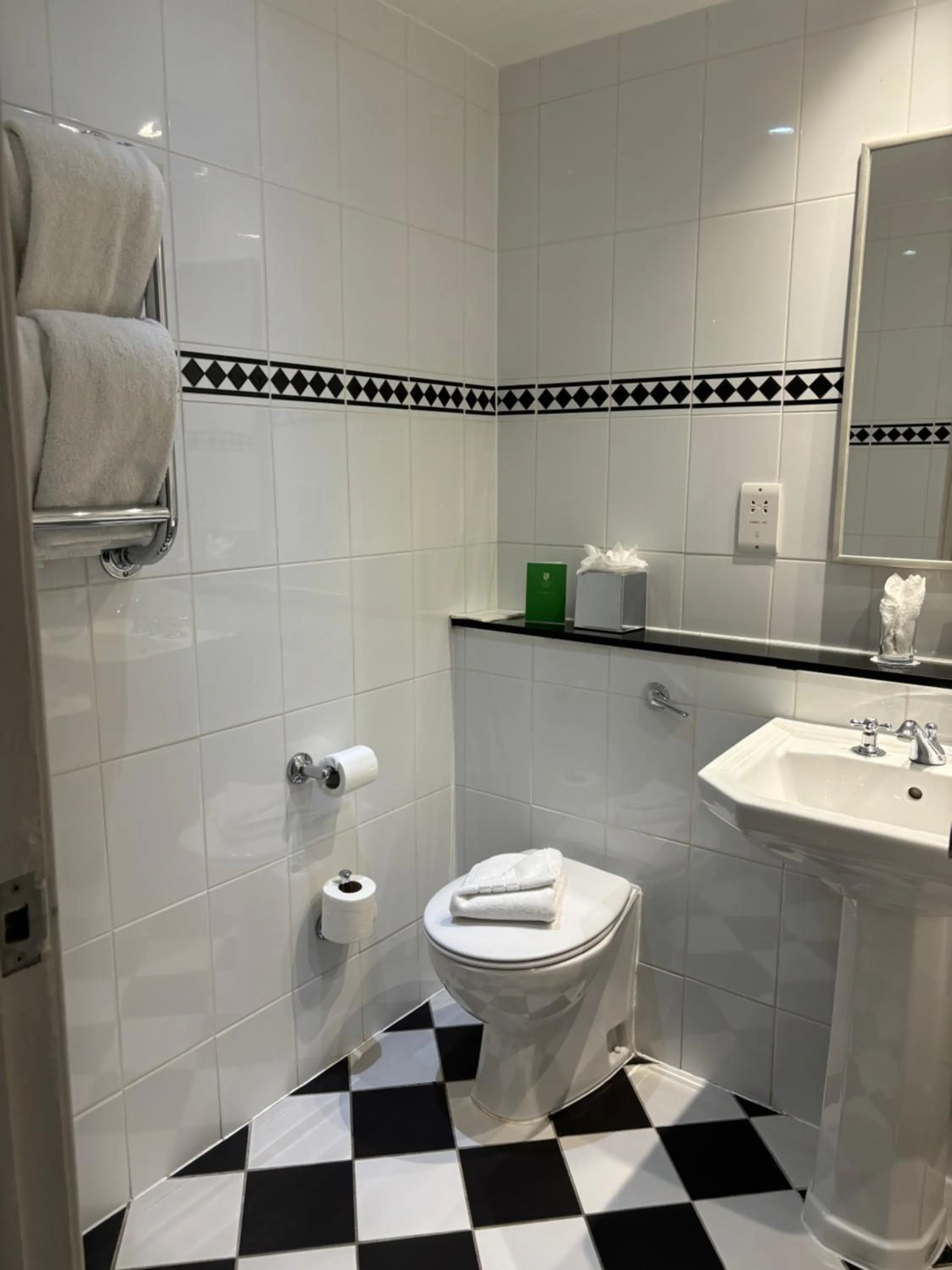 Bathroom in Hatherley Manor Hotel & Spa