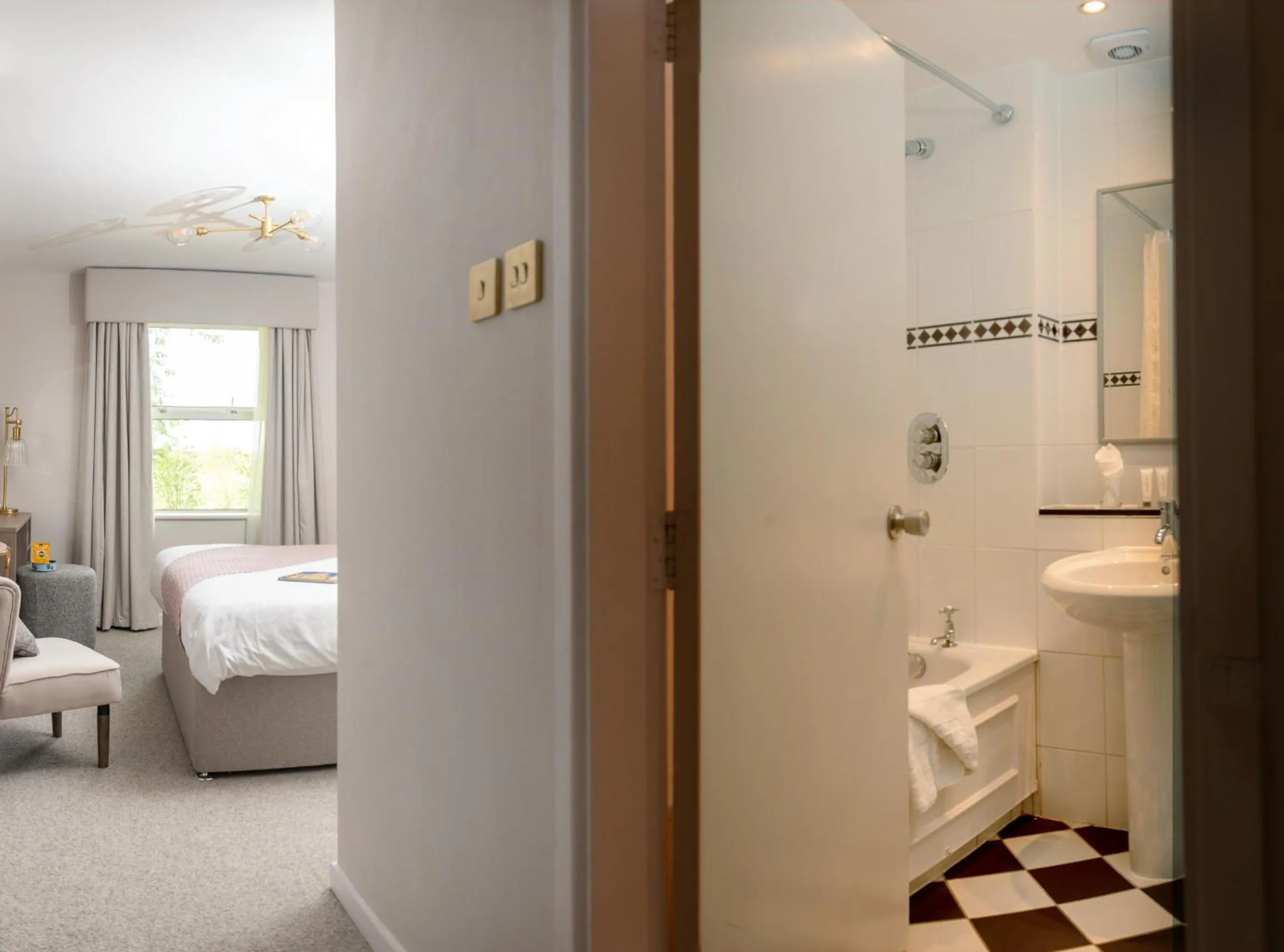 Bathroom in Hatherley Manor Hotel & Spa