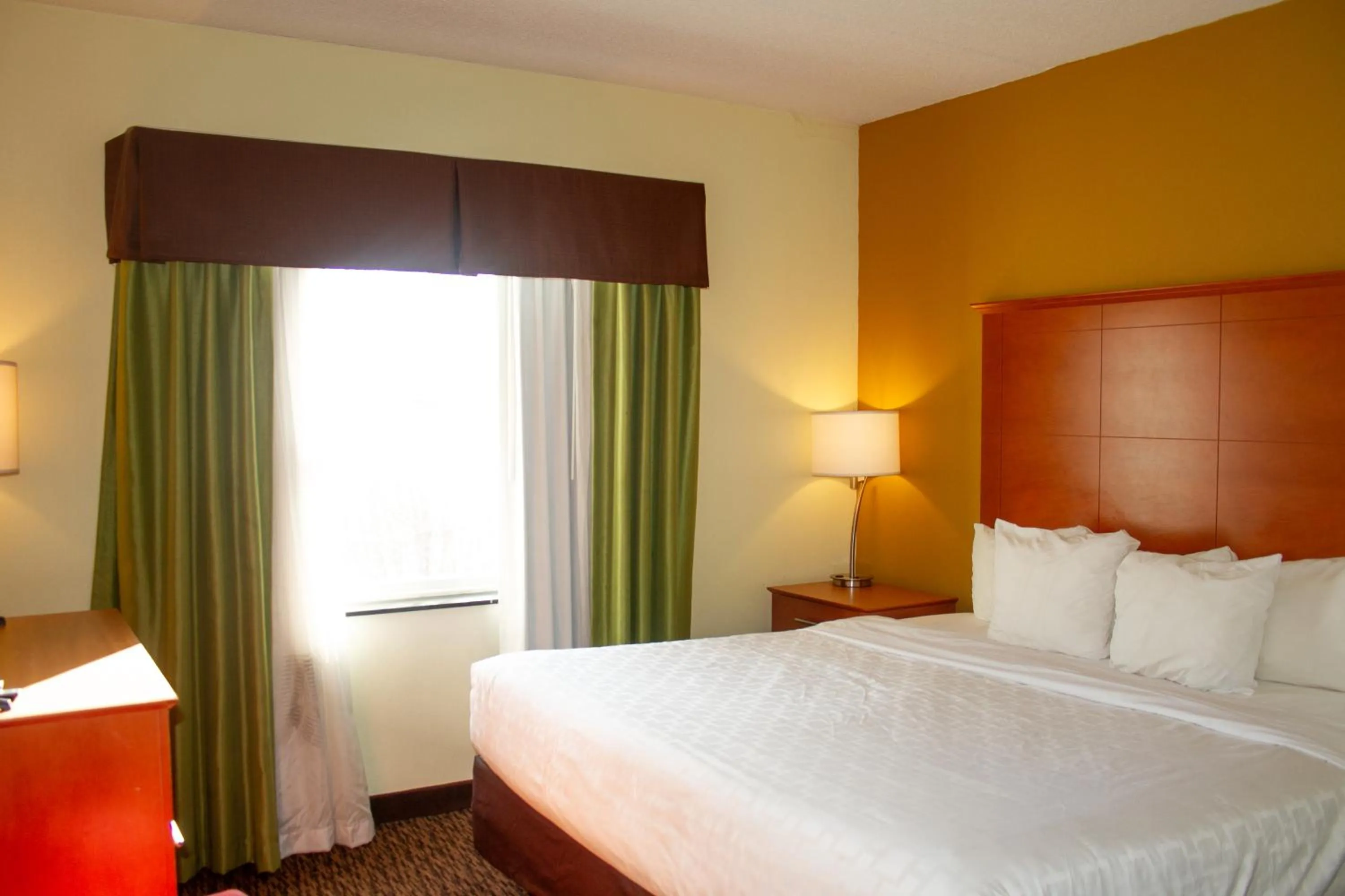 Bed in University Hotel & Suites Shippensburg, Trademark by Wyndham