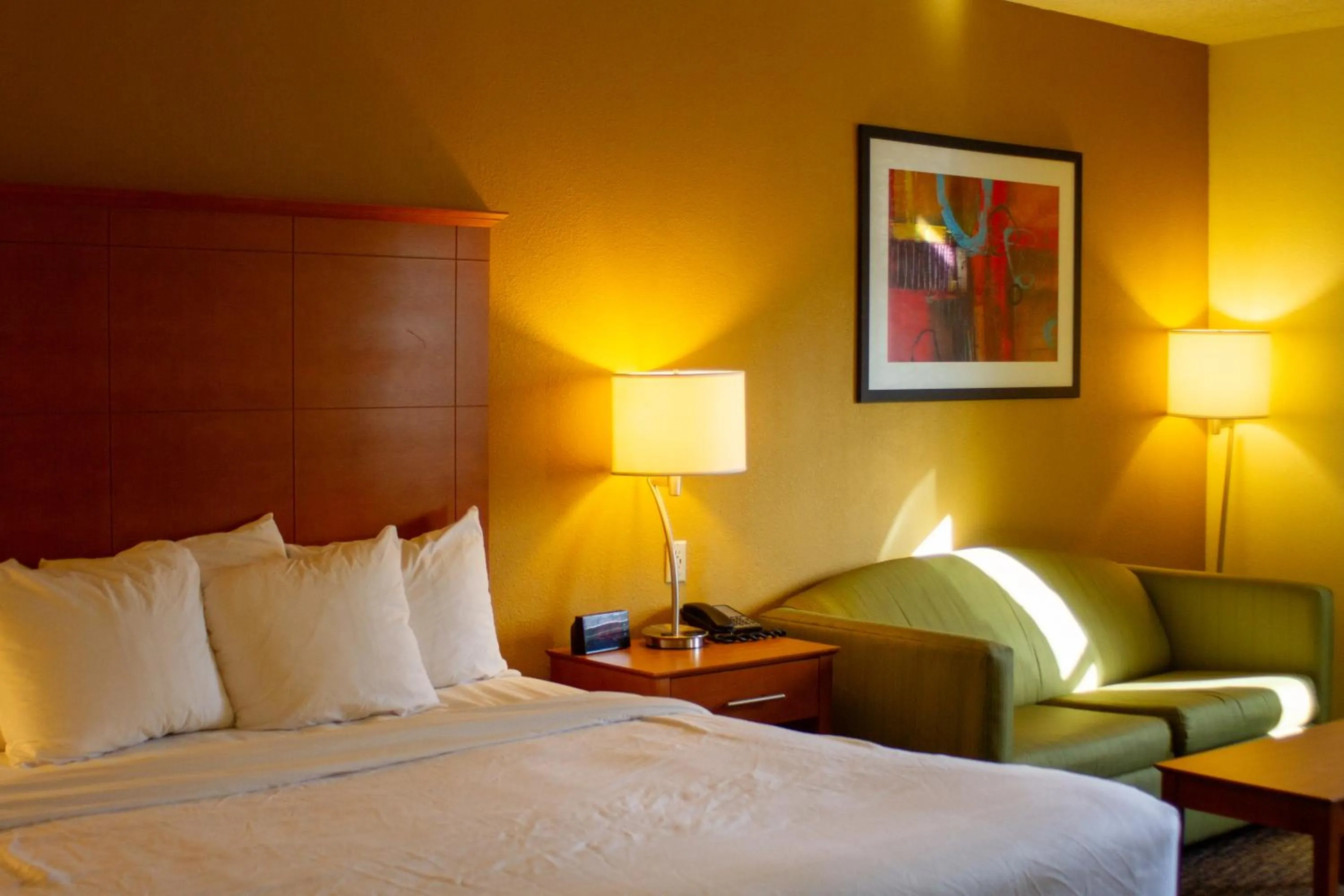 Bed in University Hotel & Suites Shippensburg, Trademark by Wyndham