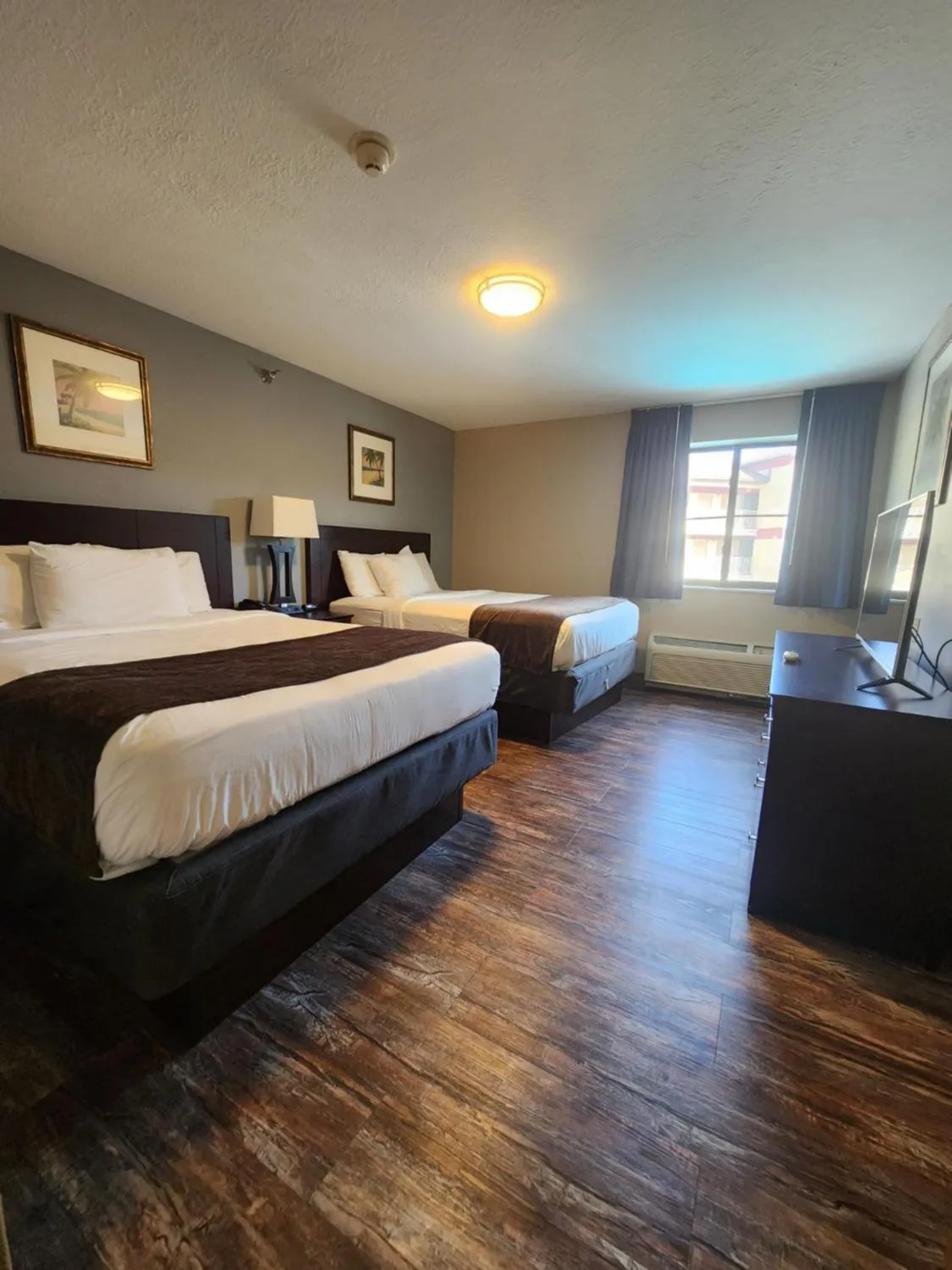 Photo of the whole room, Bed in Put-in-Bay Resort & Conference Center