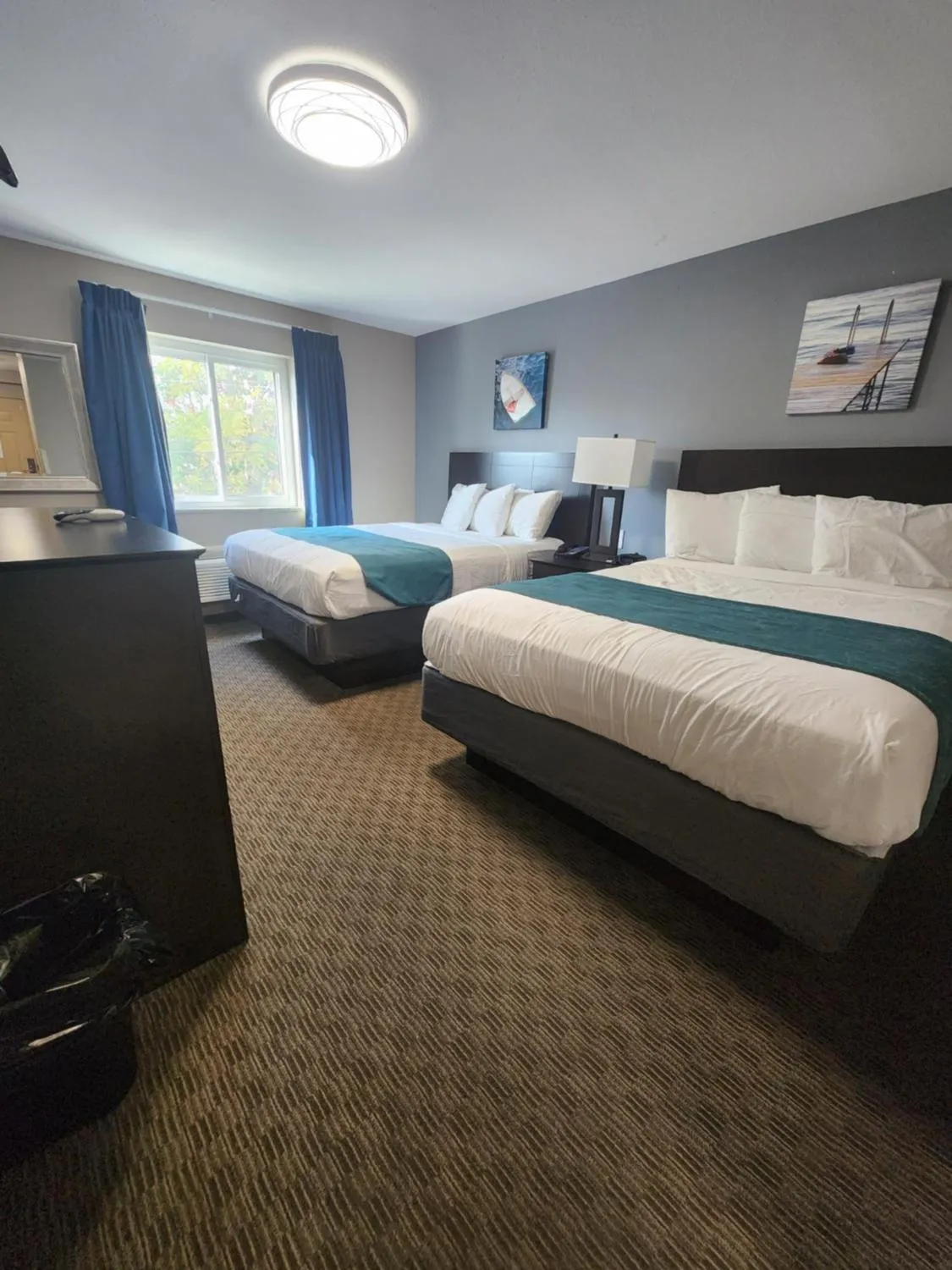 Photo of the whole room, Bed in Put-in-Bay Resort & Conference Center