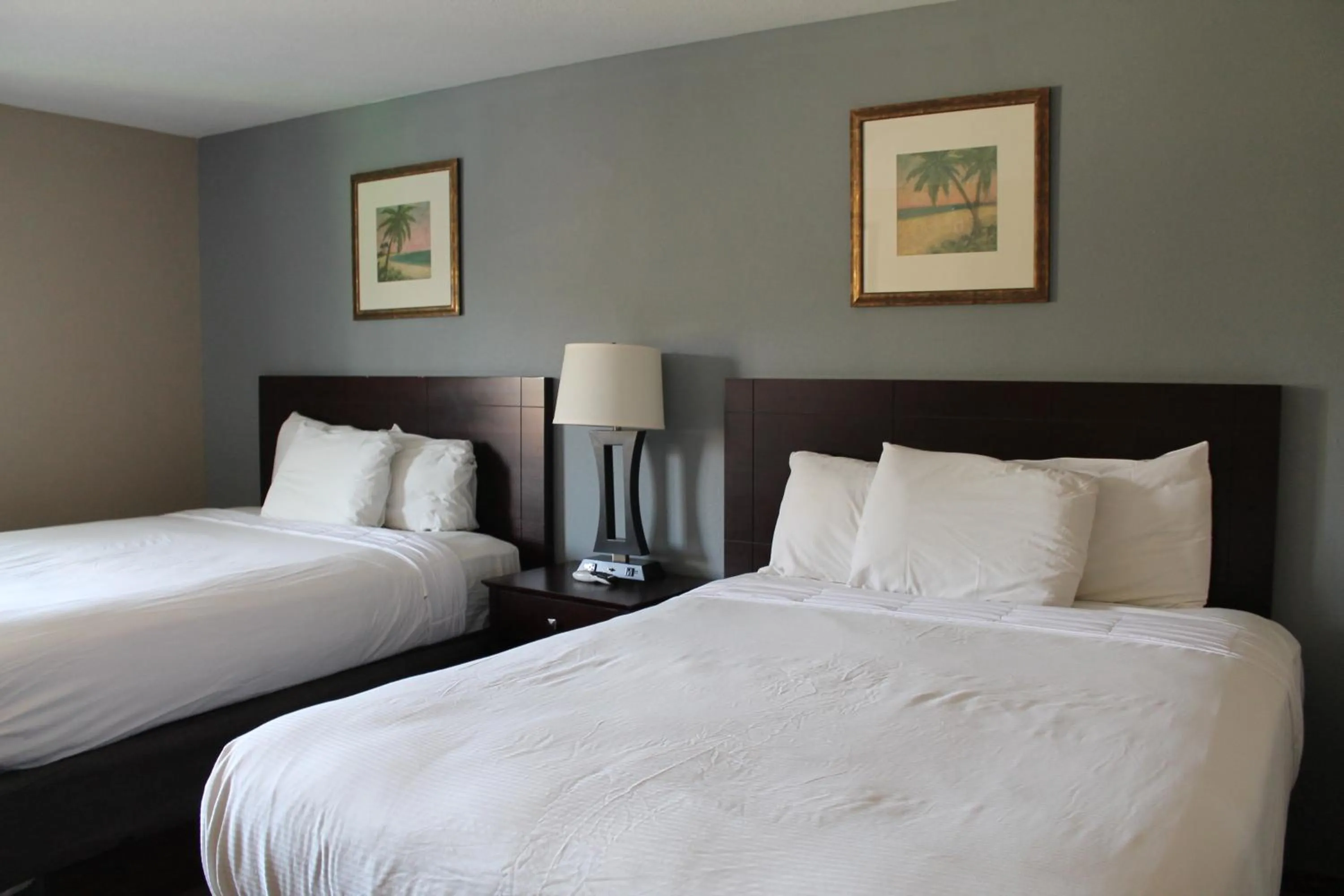 Bedroom, Bed in Put-in-Bay Resort & Conference Center