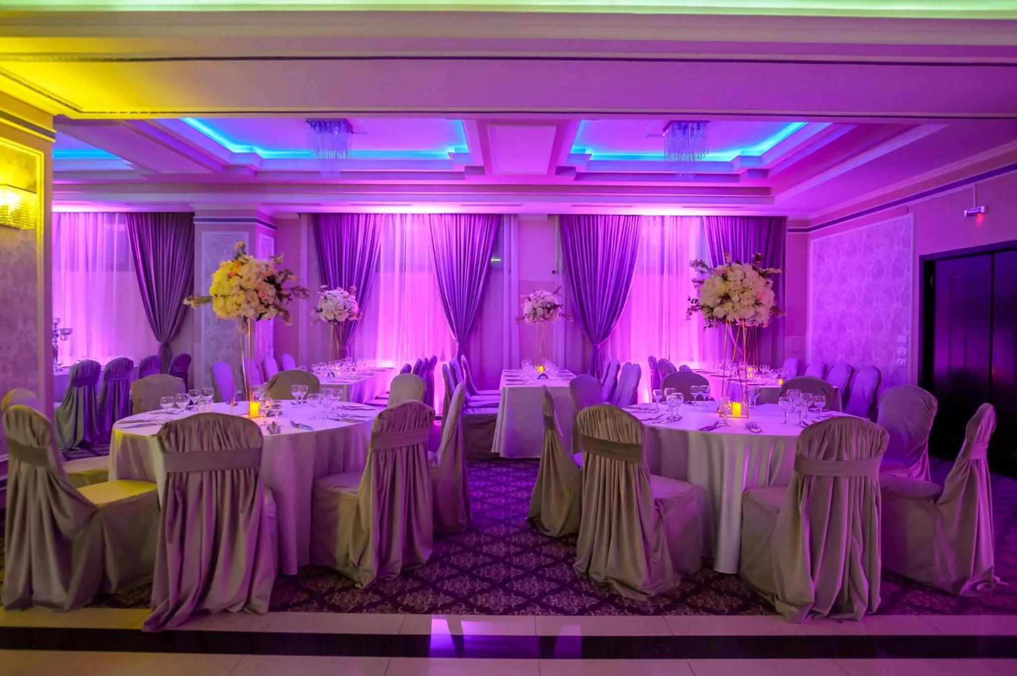 Restaurant/places to eat in Hotel Nevada