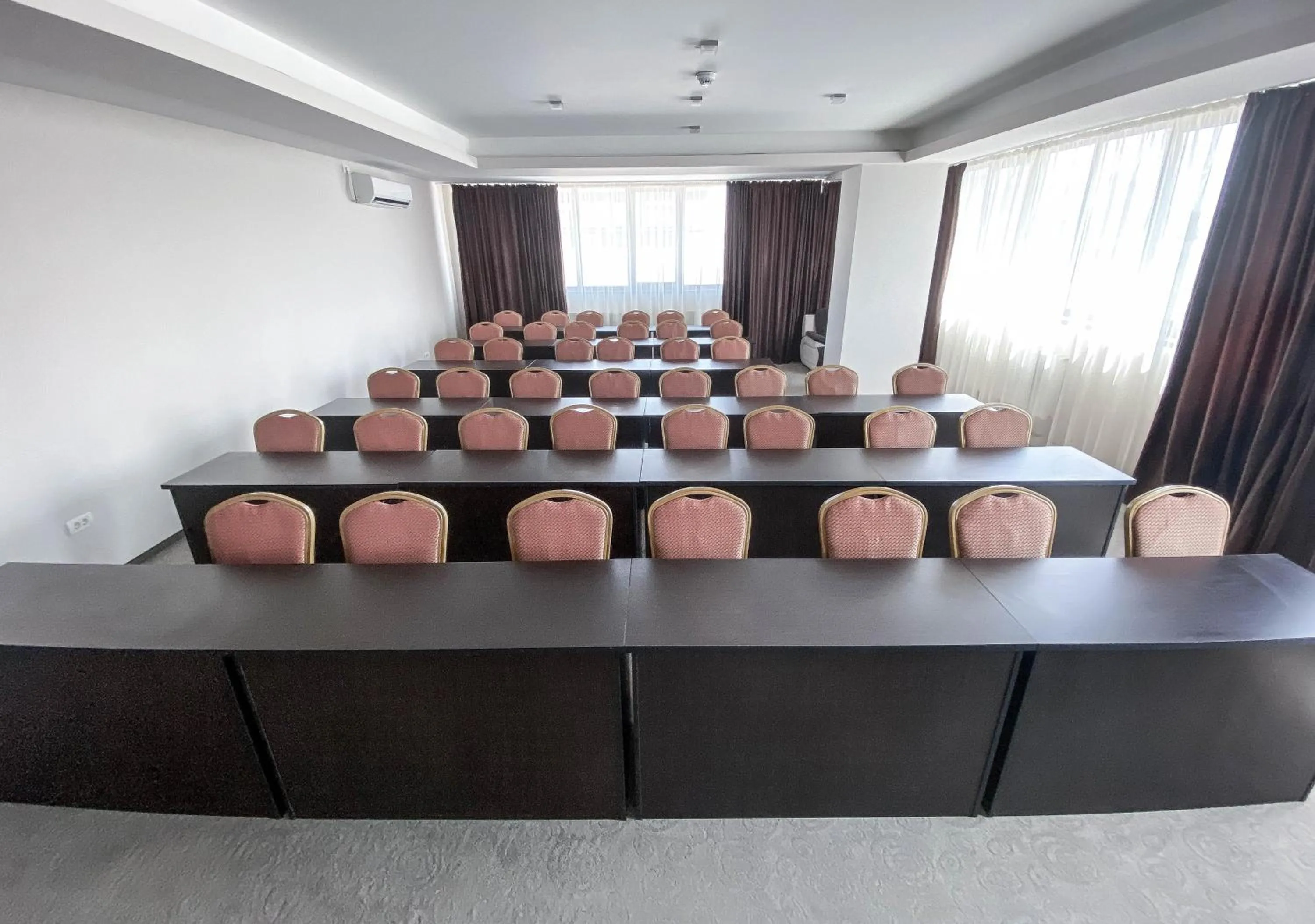 Business facilities in Hotel Nevada