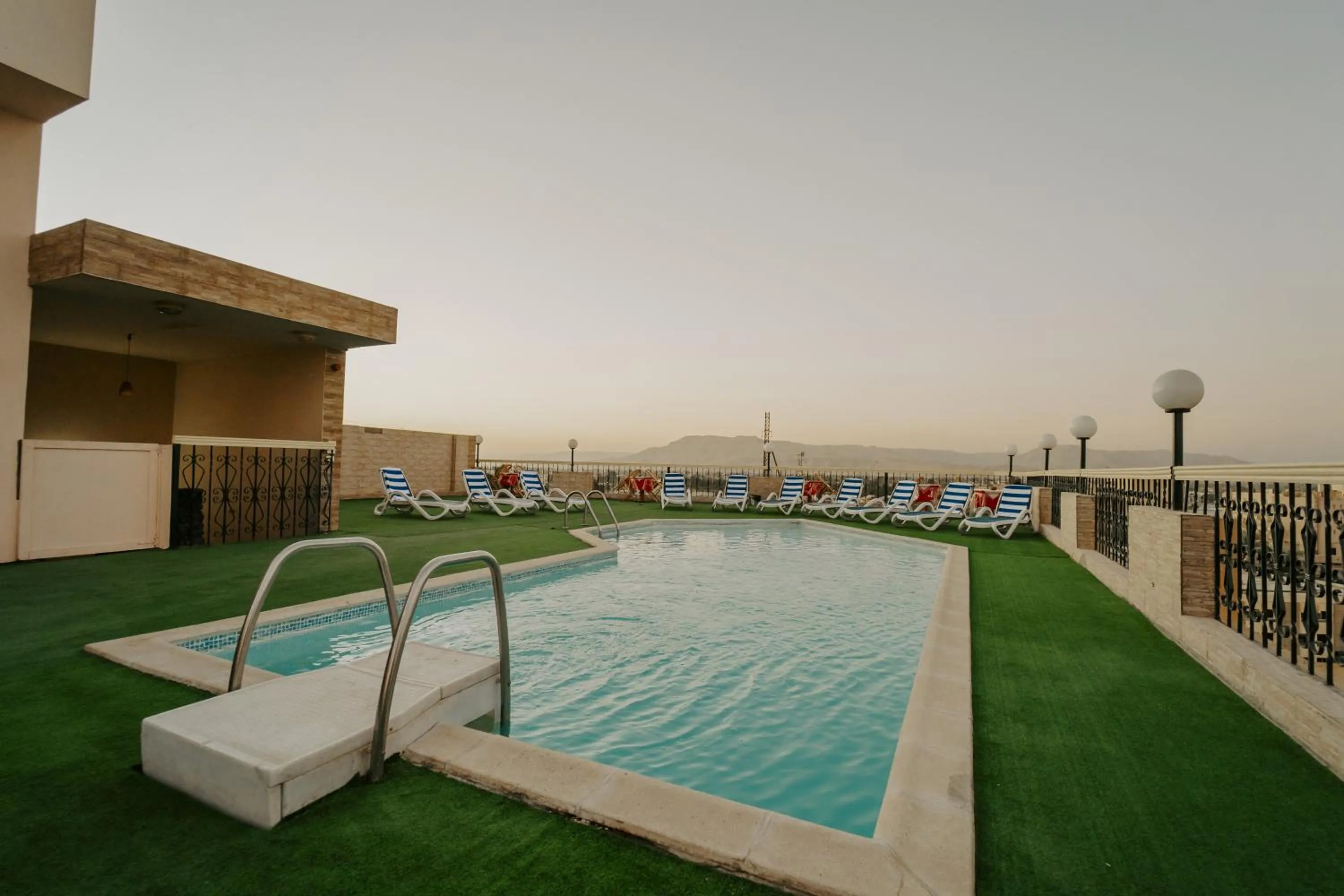 Swimming pool in Queens Valley Hotel