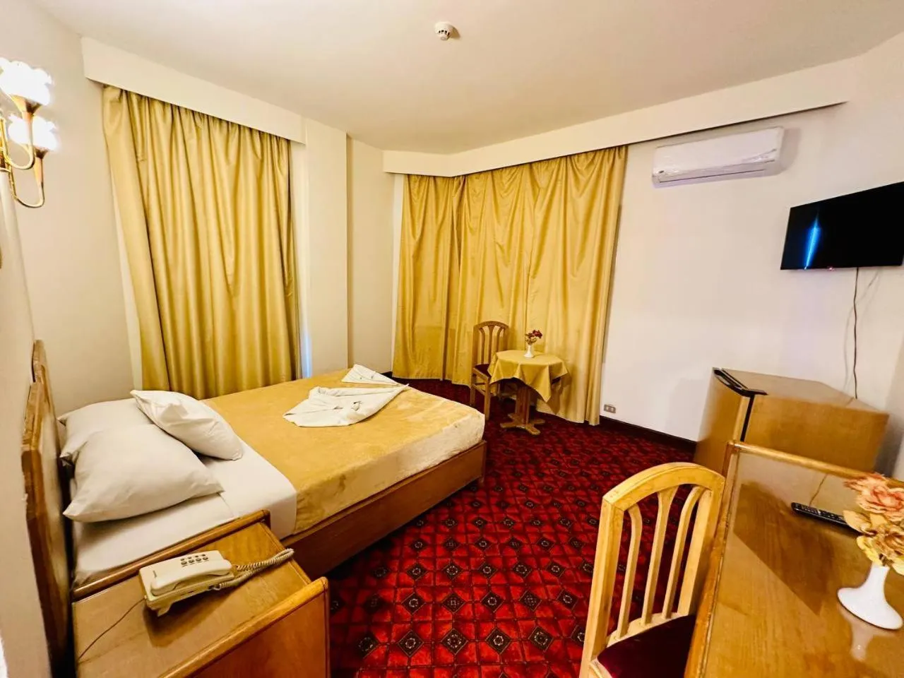 Bed in Queens Valley Hotel