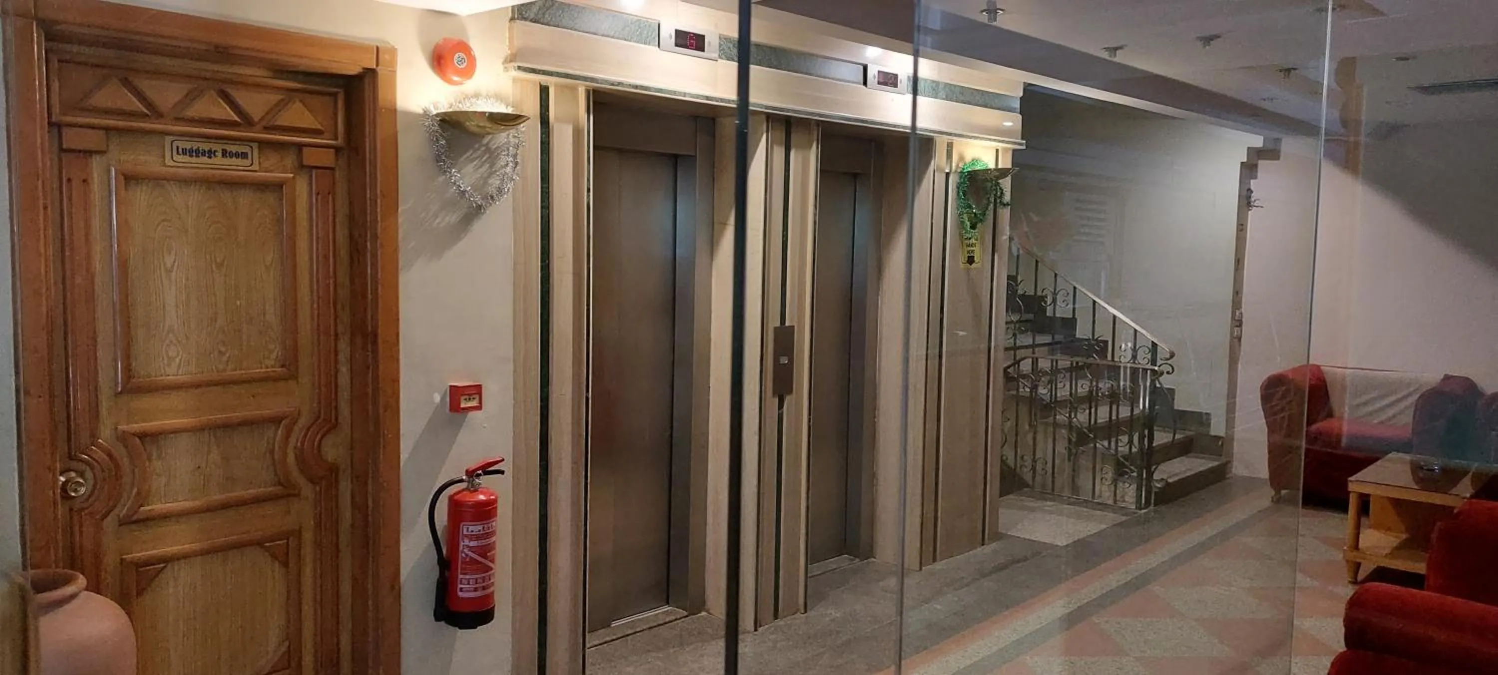 elevator in Queens Valley Hotel