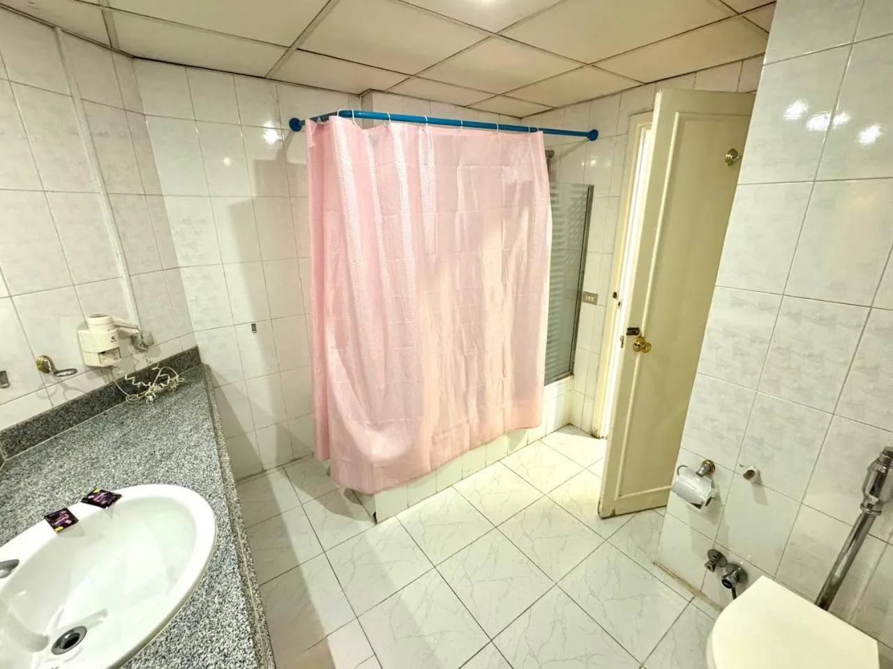 Shower in Queens Valley Hotel