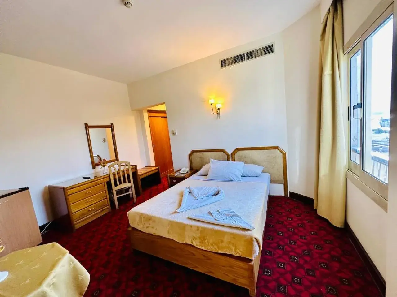 Single Room - single occupancy in Queens Valley Hotel Single Room - single occupancy in Queens Valley Hotel