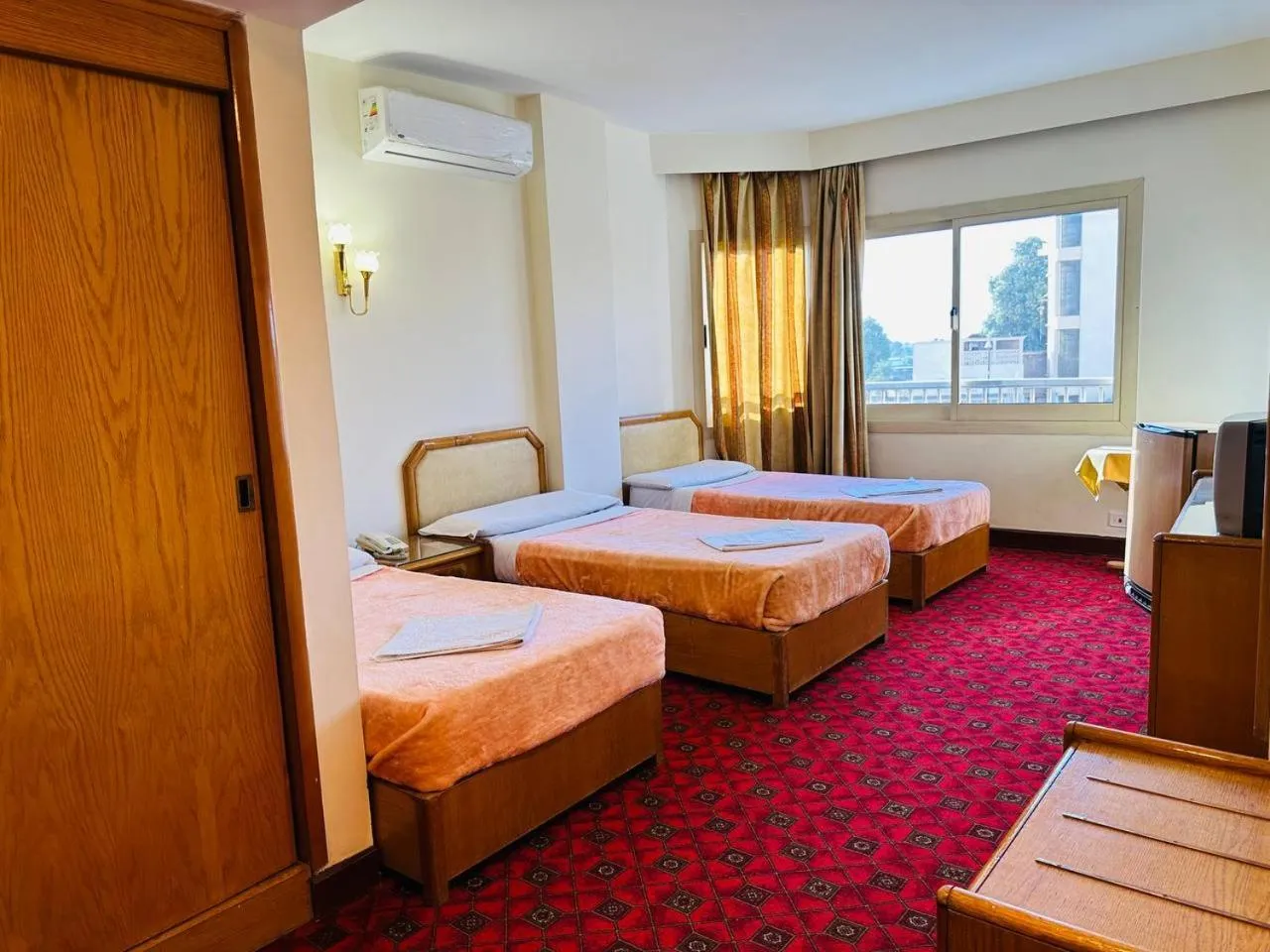 Photo of the whole room, Bed in Queens Valley Hotel