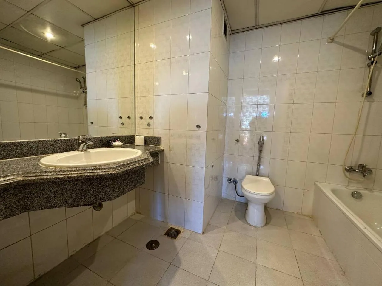 Shower in Queens Valley Hotel