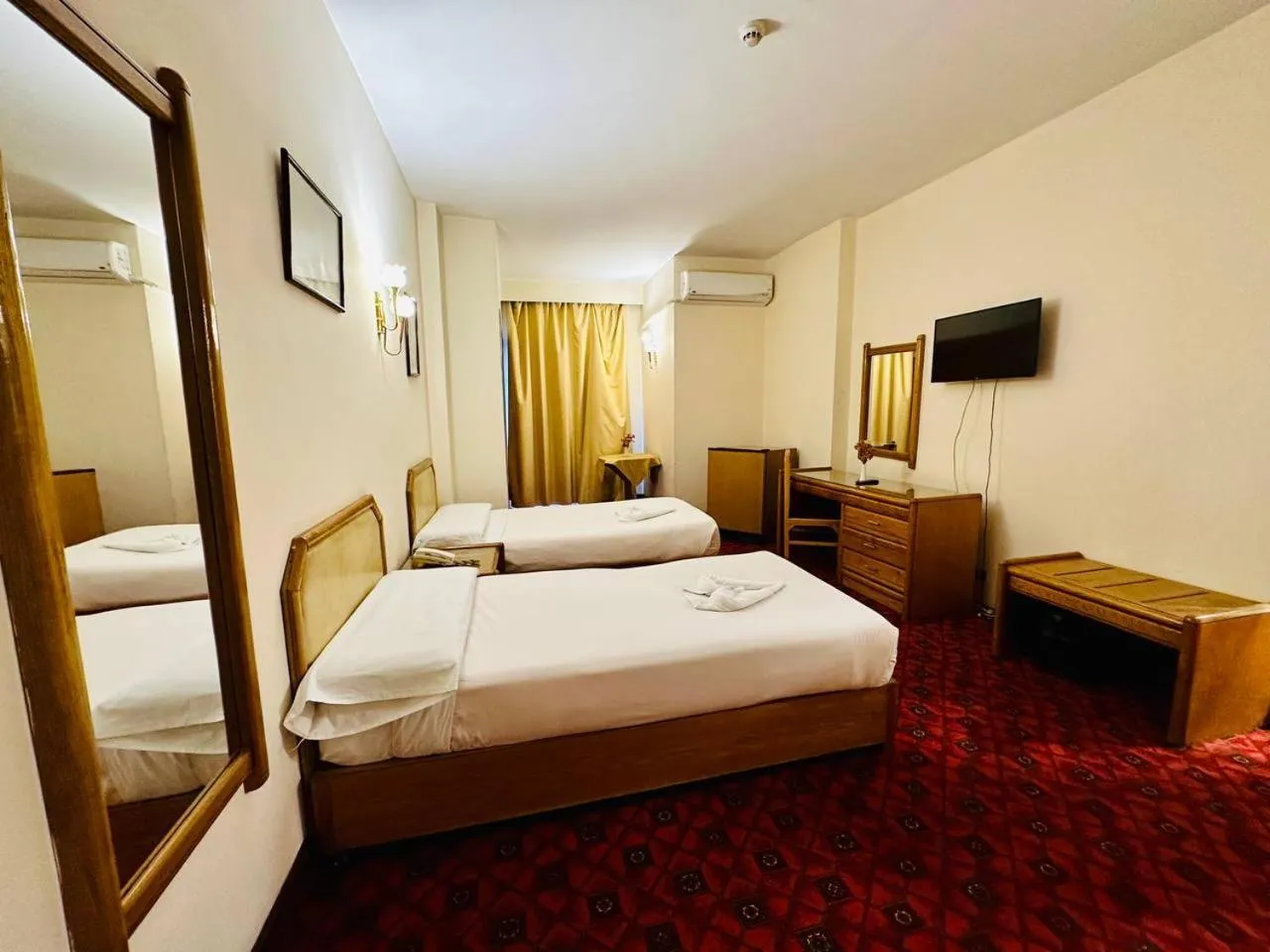 Photo of the whole room, Bed in Queens Valley Hotel