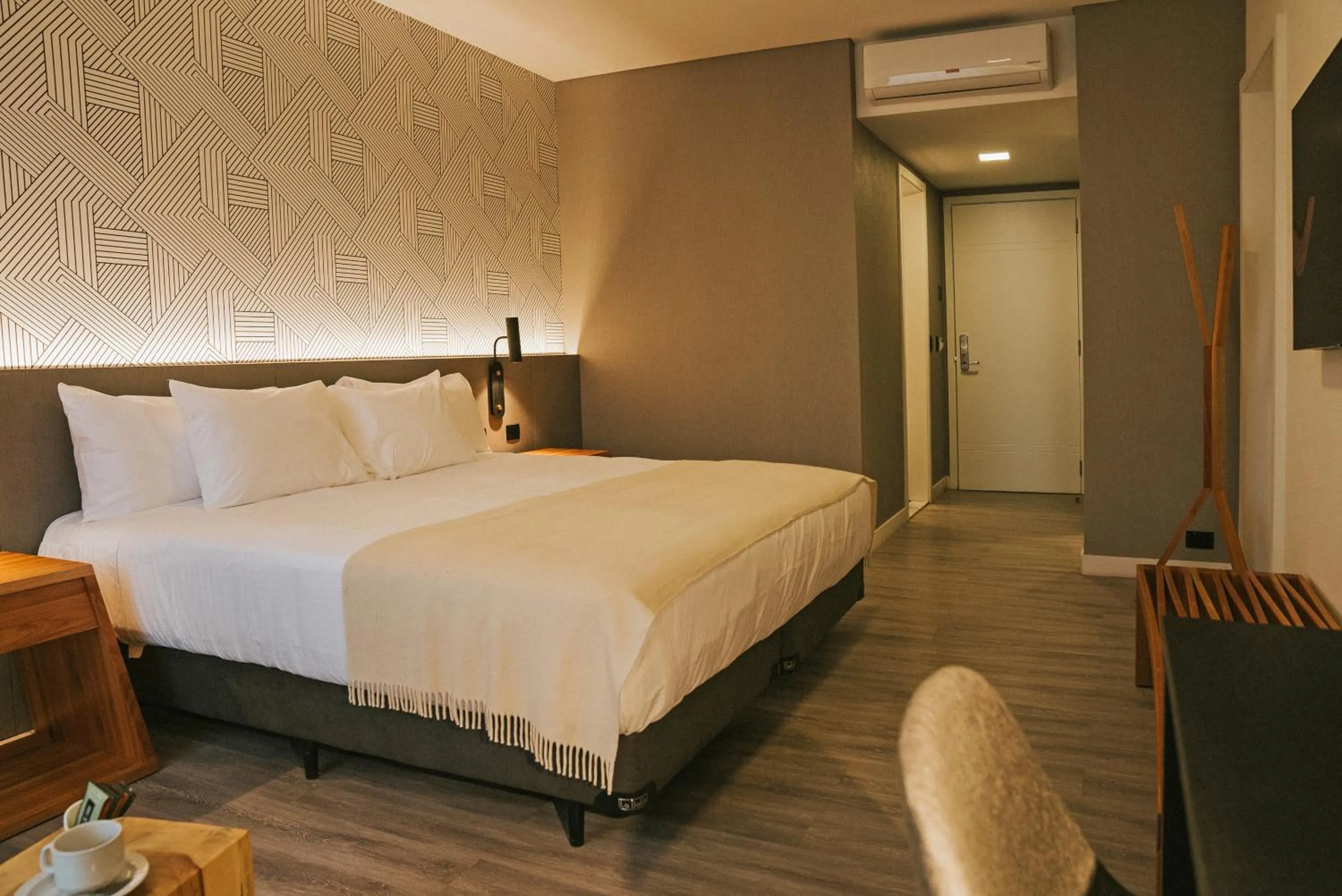 Bed in Howard Johnson Plaza La Ribera